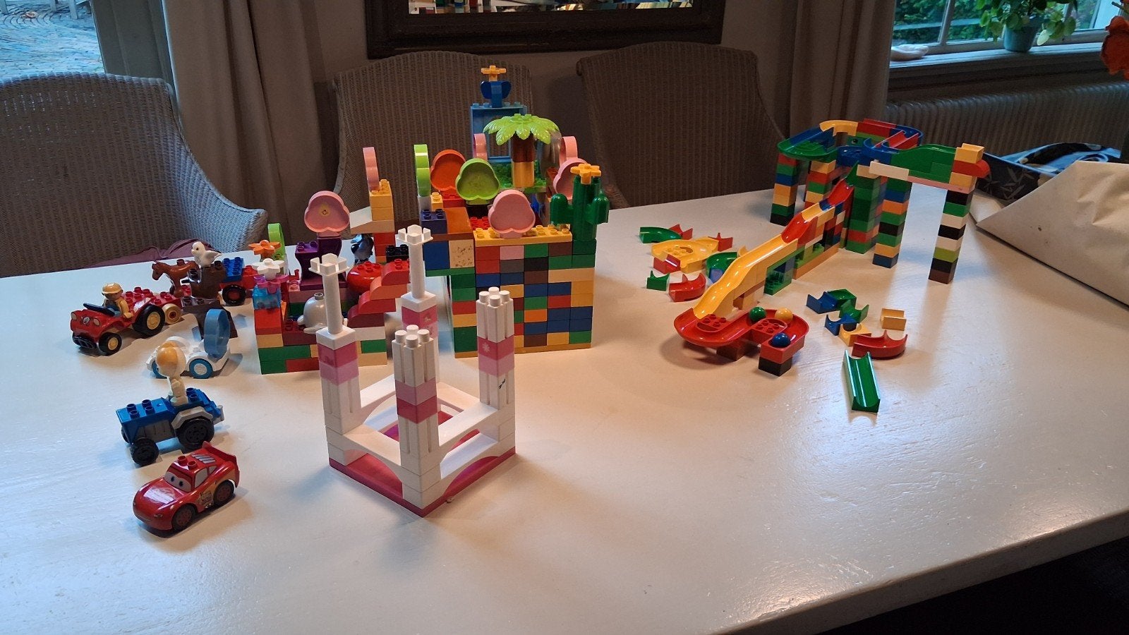 Grote partij Duplo en Hubelino bouwstenen met knikkerbaan, Gebruikt, Ophalen of Verzenden, Inclusief minifiguren, Duplo
