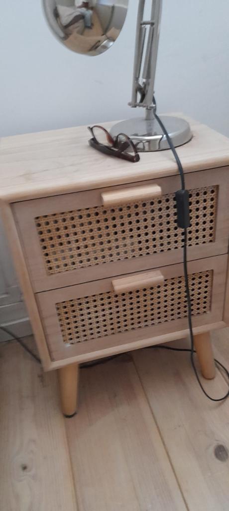 Houten nachtkastje met webring en 2 lades, Huis en Inrichting, Slaapkamer | Nachtkastjes, Ophalen, Gebruikt, Minder dan 45 cm