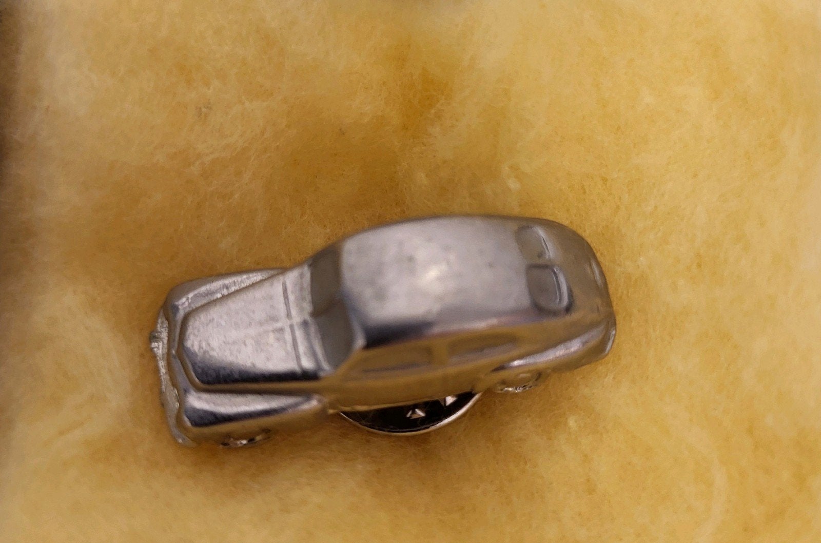 Volvo PV544 'Kattenrug' Pin - Nieuwstaat, Ophalen of Verzenden