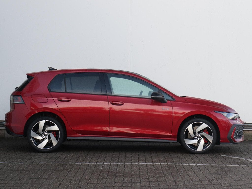 Volkswagen Golf GTE 1.5 eHybrid 272pk | Panoramadak | Black, Auto's, Volkswagen, Stof, 1498 cc, 4 cilinders, 150 min