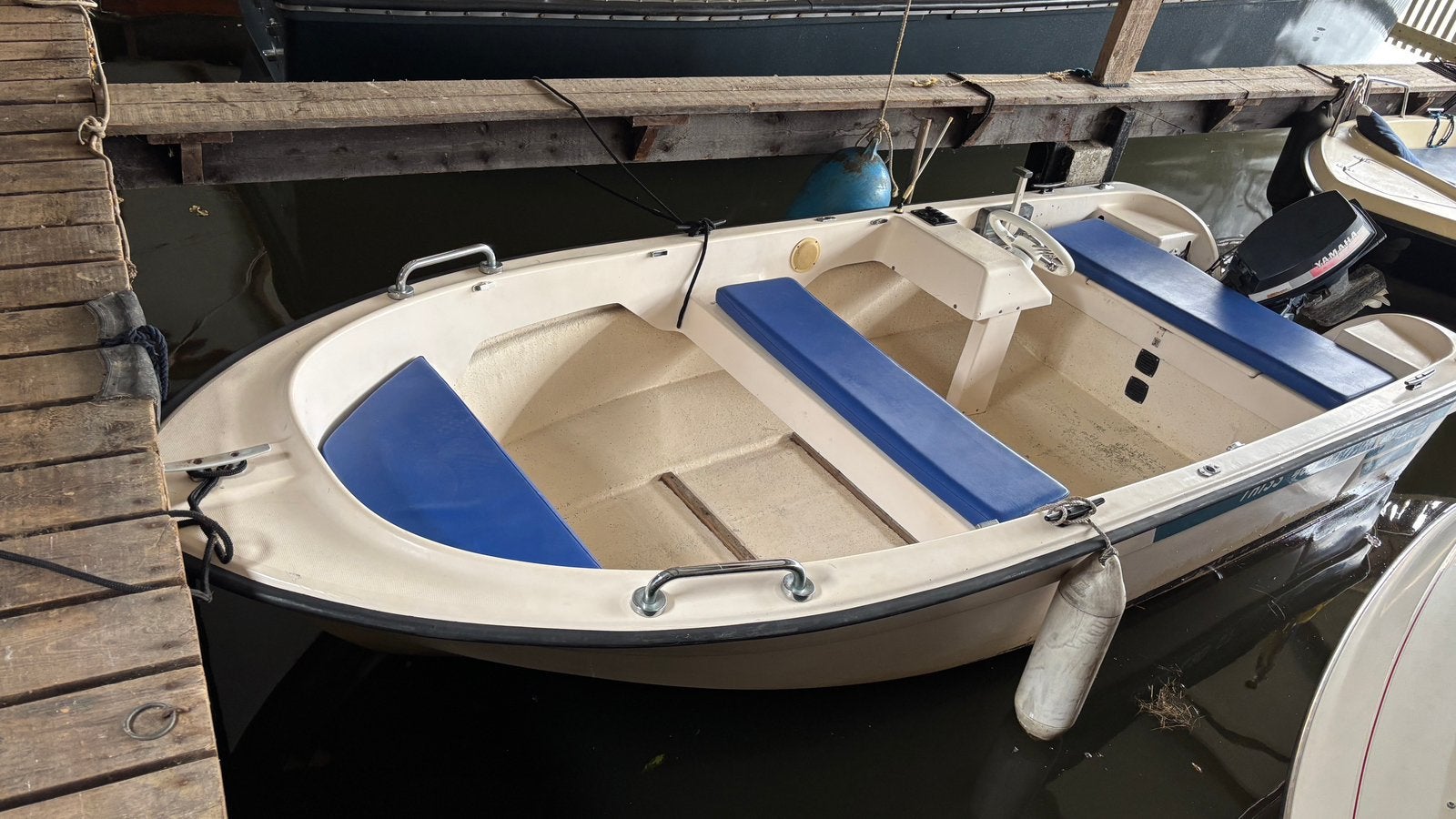 Motorbootje 9.9pk – elektrische start, Watersport en Boten, Gebruikt, Buitenboordmotor, Polyester, Consoleboot