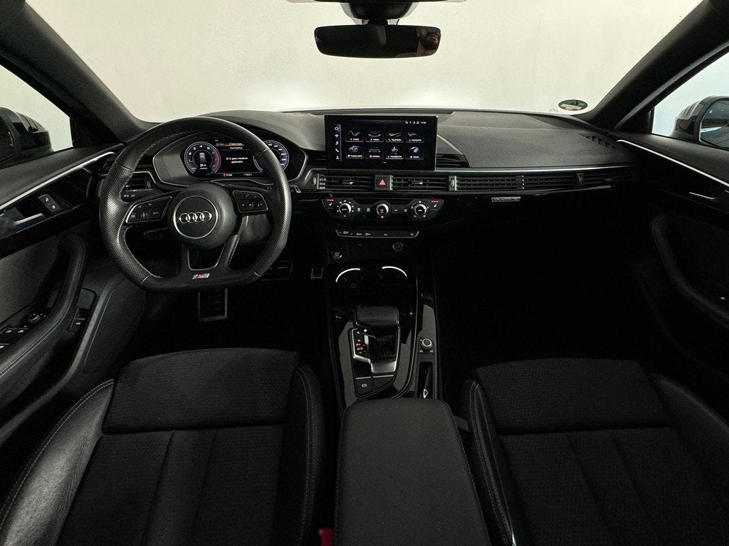 Audi A4 AVANT 40 TFSI quattro S Line Pano|Trekhaak|Sfeer|Lan, Automaat, Gebruikt, 4 cilinders, 1984 cc