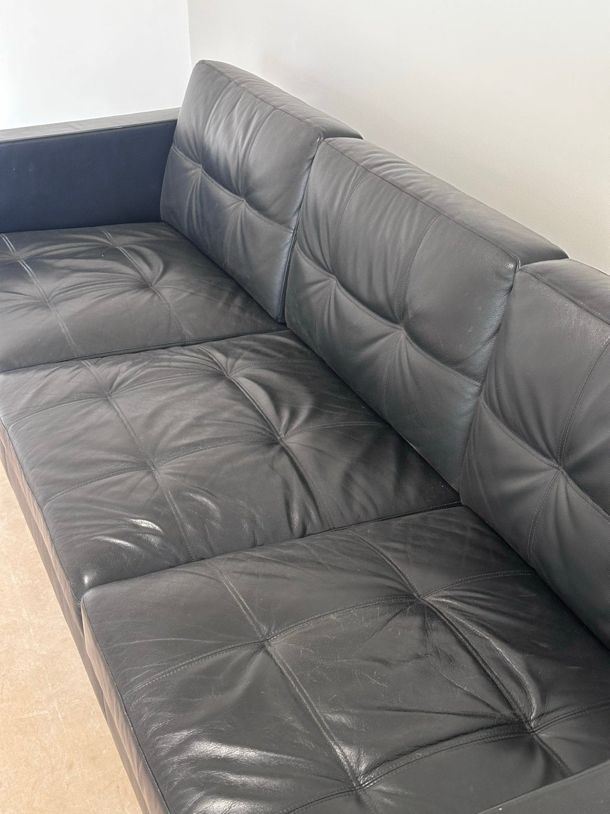Foto 4 van Walter Knoll Foster 502 driepersoonsbank zwart leer