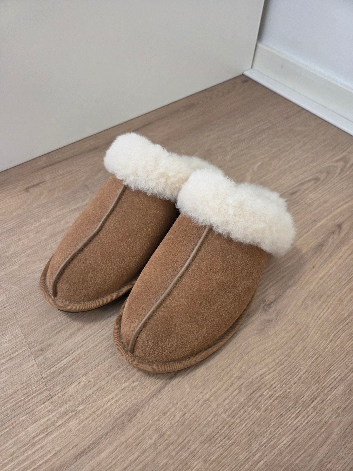 Ugg Pantoffels maat 40, UGG, Bruin, Ophalen of Verzenden, Zo goed als nieuw