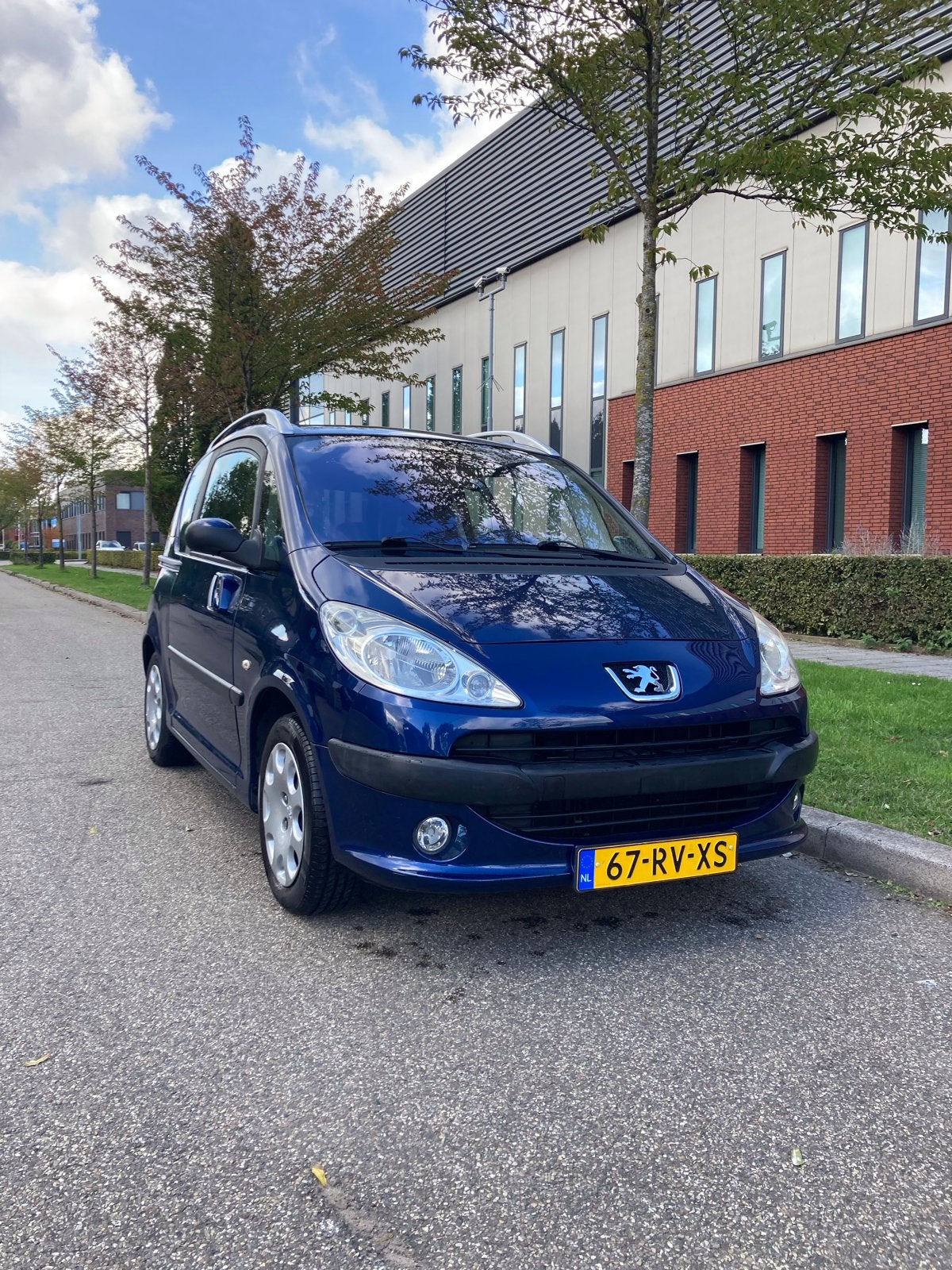 Peugeot 1007 1.4 2-TRONIC 2005 Blauw, Auto's, Peugeot, 1360 cc, 4 cilinders, 49 €/maand, Origineel Nederlands