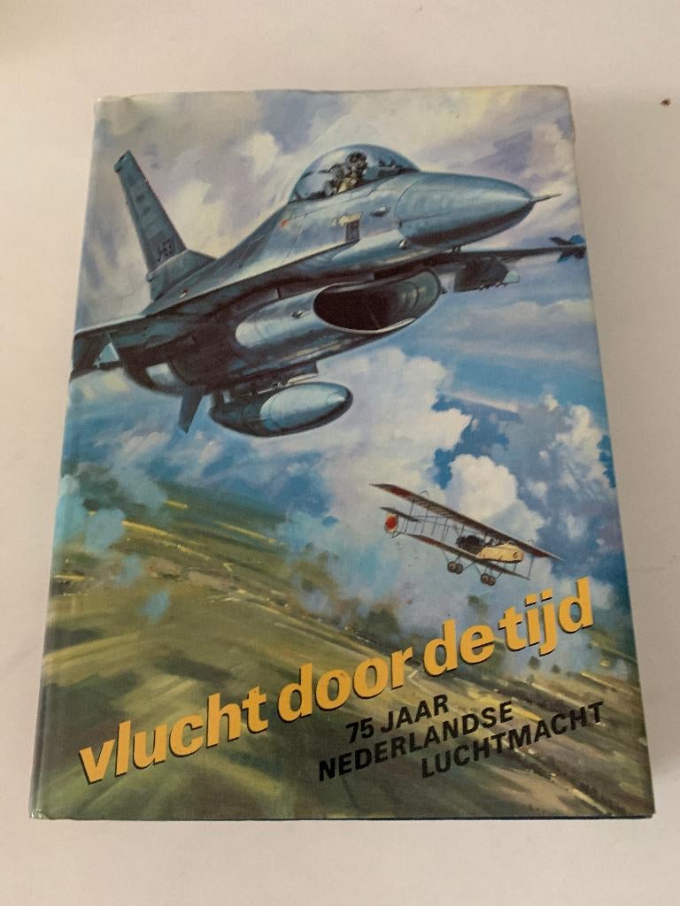 Vlucht door de tijd 75 jaar nederlandse luchtmacht 1988, Ophalen of Verzenden, Zo goed als nieuw, Voor 1940, Luchtmacht