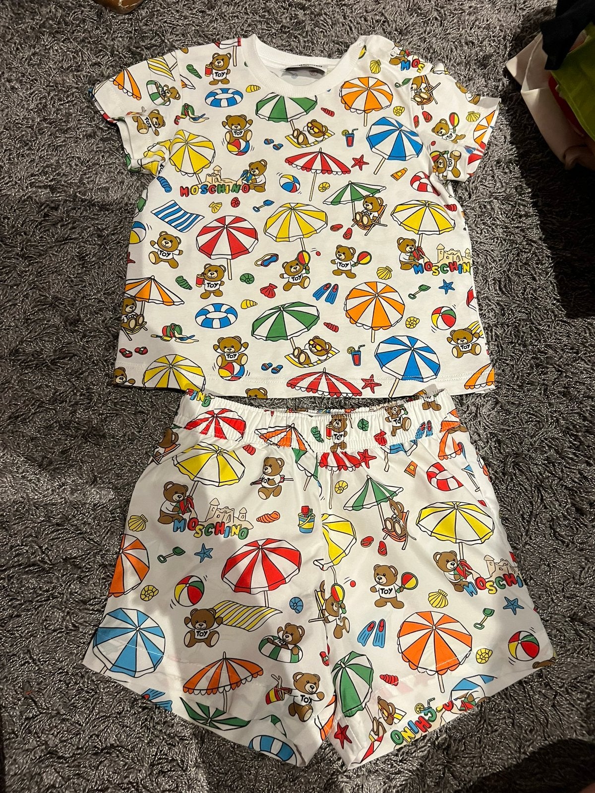MOSCHINO setje met zwembroek maat 92  Origineel ZGAN, Moschino, Sport- of Zwemkleding, Ophalen of Verzenden, Zo goed als nieuw