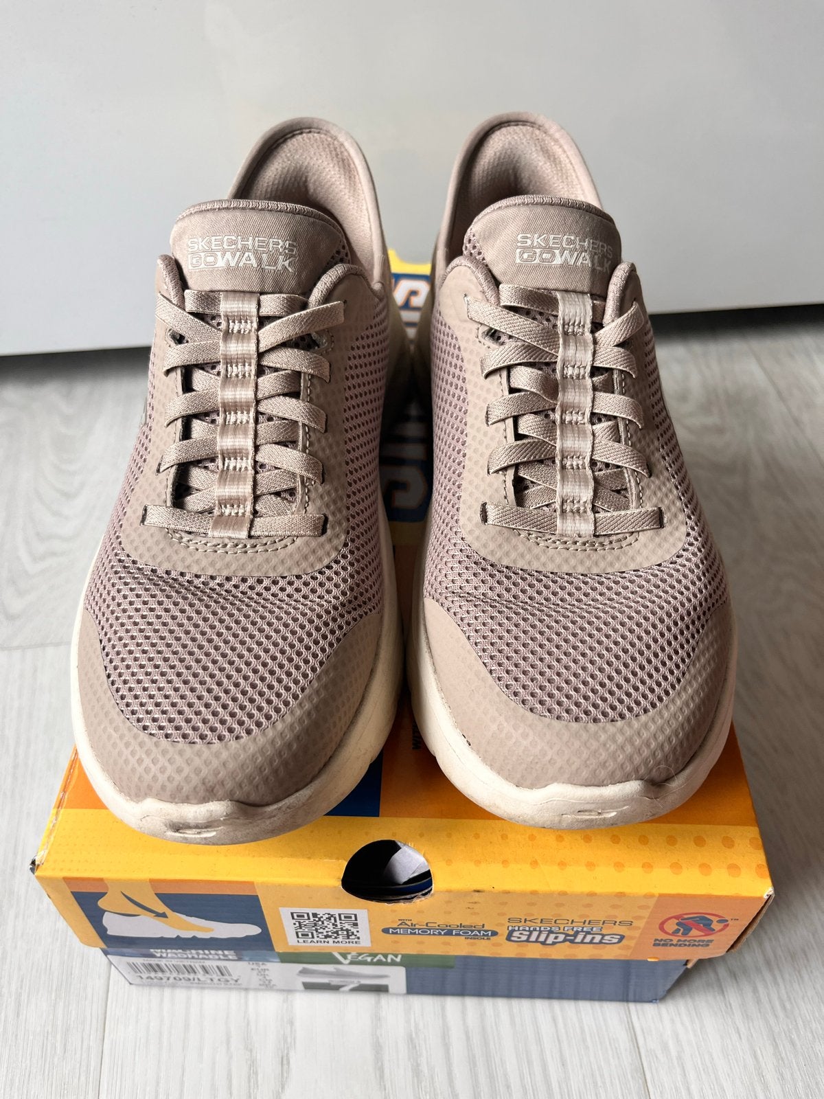 Skechers Go Walk sneakers maat 37, Kleding | Dames, Schoenen, Ophalen of Verzenden, Zo goed als nieuw, Beige, Sneakers of Gympen