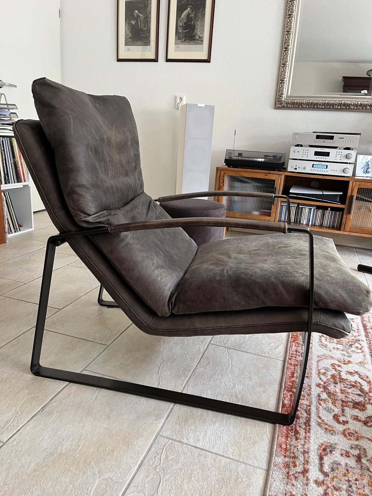 Leren fauteuil met metalen frame - Industrieel design, Huis en Inrichting, Fauteuils, Ophalen, Gebruikt, 50 tot 75 cm, Leer