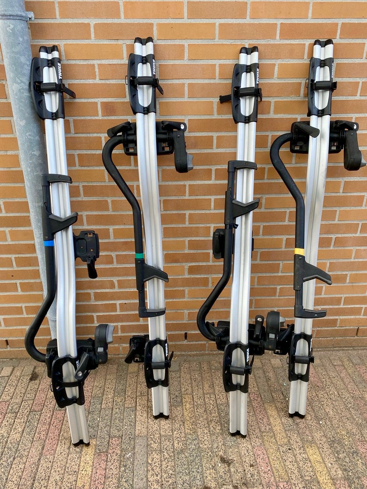 Thule dak fietsendragers (2 stuks ) z.g.a.n.   €130,00, Auto diversen, Ophalen, 3 fietsen of meer, Zo goed als nieuw, Dakdrager