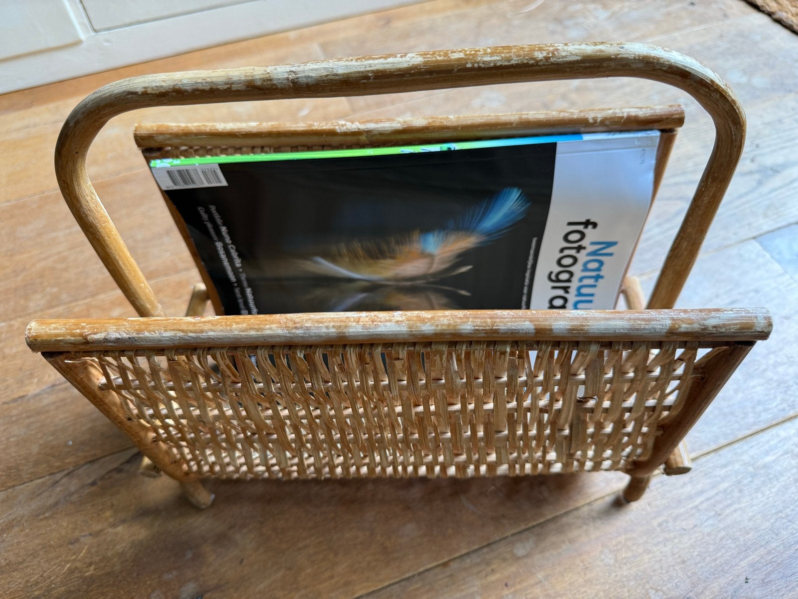 Vintage rotan krantenbak / lectuurbak, Huis en Inrichting, Woonaccessoires | Krantenbakken en Lectuurbakken, Gebruikt, Natuurlijk materiaal