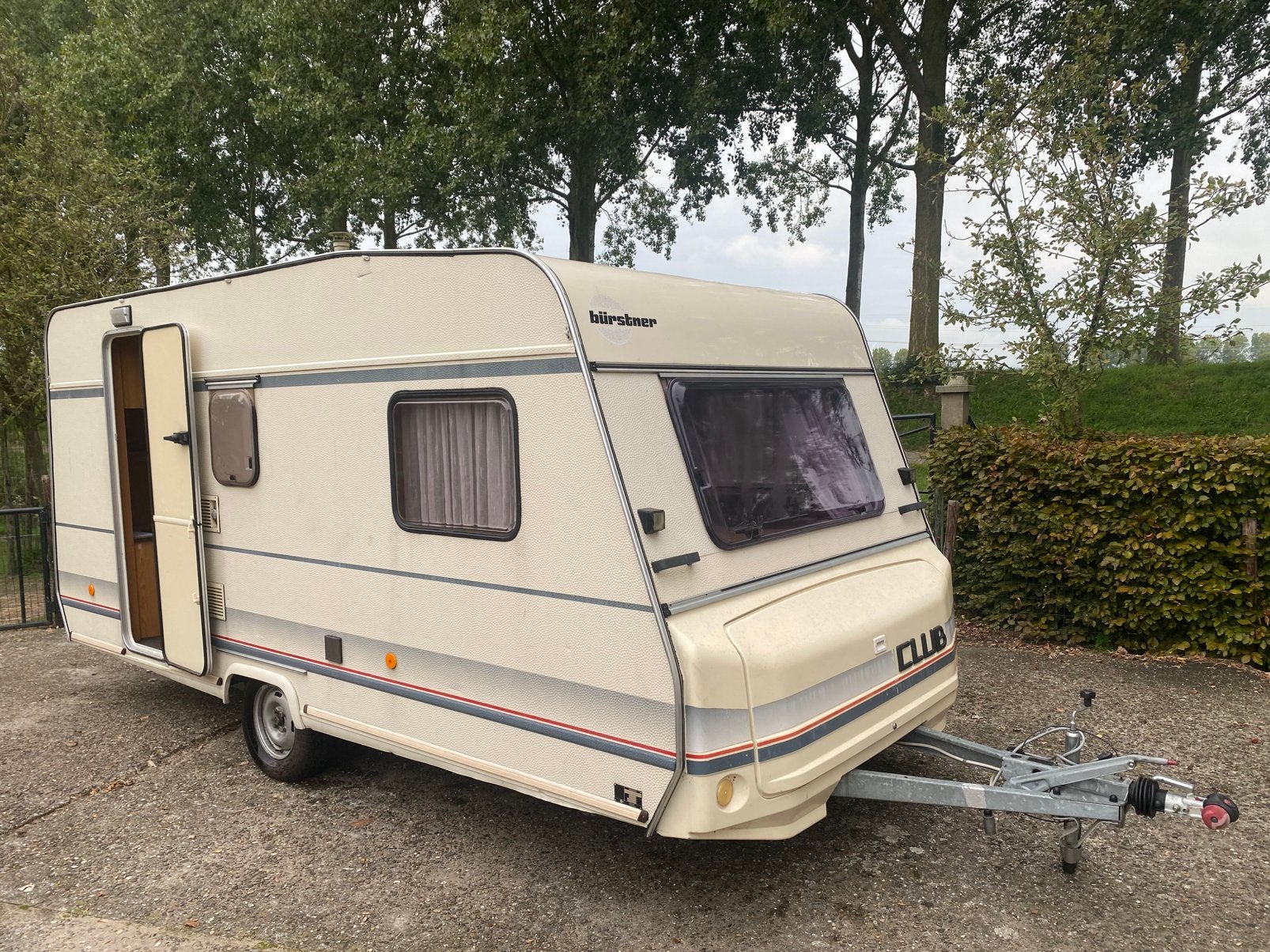 Burstner 420 met voortent, Treinzit, 750 - 1000 kg, Particulier, 4 tot 5 meter