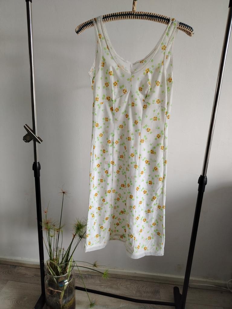 Vintage satijn bloemenprint slipdress met kant, Kleding | Dames, Wit, Ophalen of Verzenden, Onbekend, Maat 36 (S)