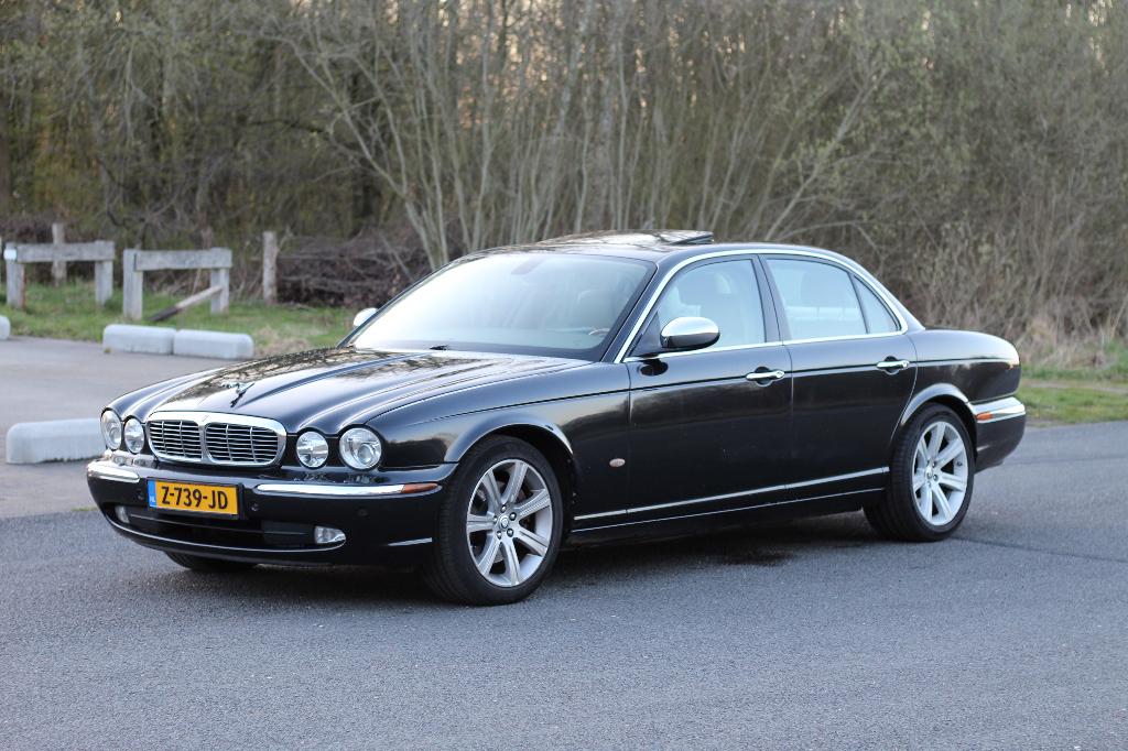 Jaguar XJ X350 2.7D V6 AUT | Youngtimer | Nette staat, Automaat, Achterwielaandrijving, Beige, 197 €/maand
