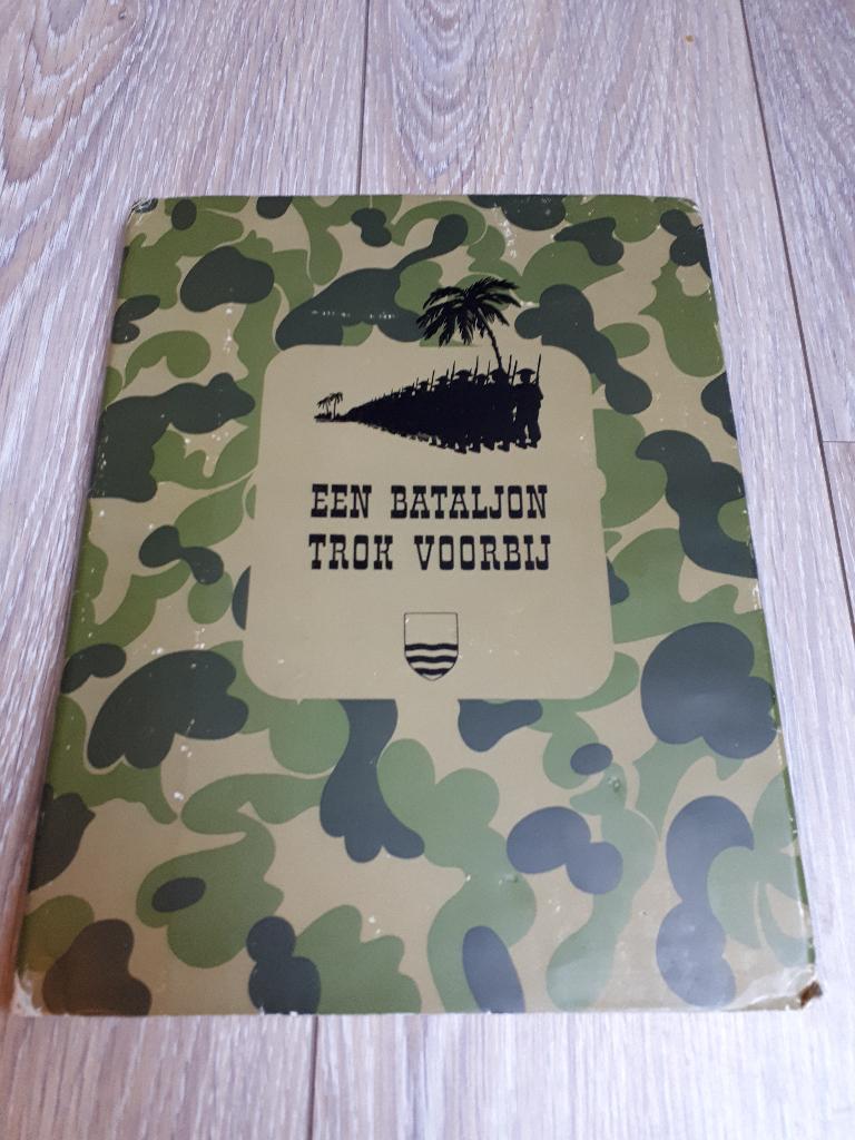 Een bataljon trok voorbij 1-3 R.I. nederlands indie, Boeken, Ophalen of Verzenden, Tweede Wereldoorlog, Gelezen, Overige onderwerpen