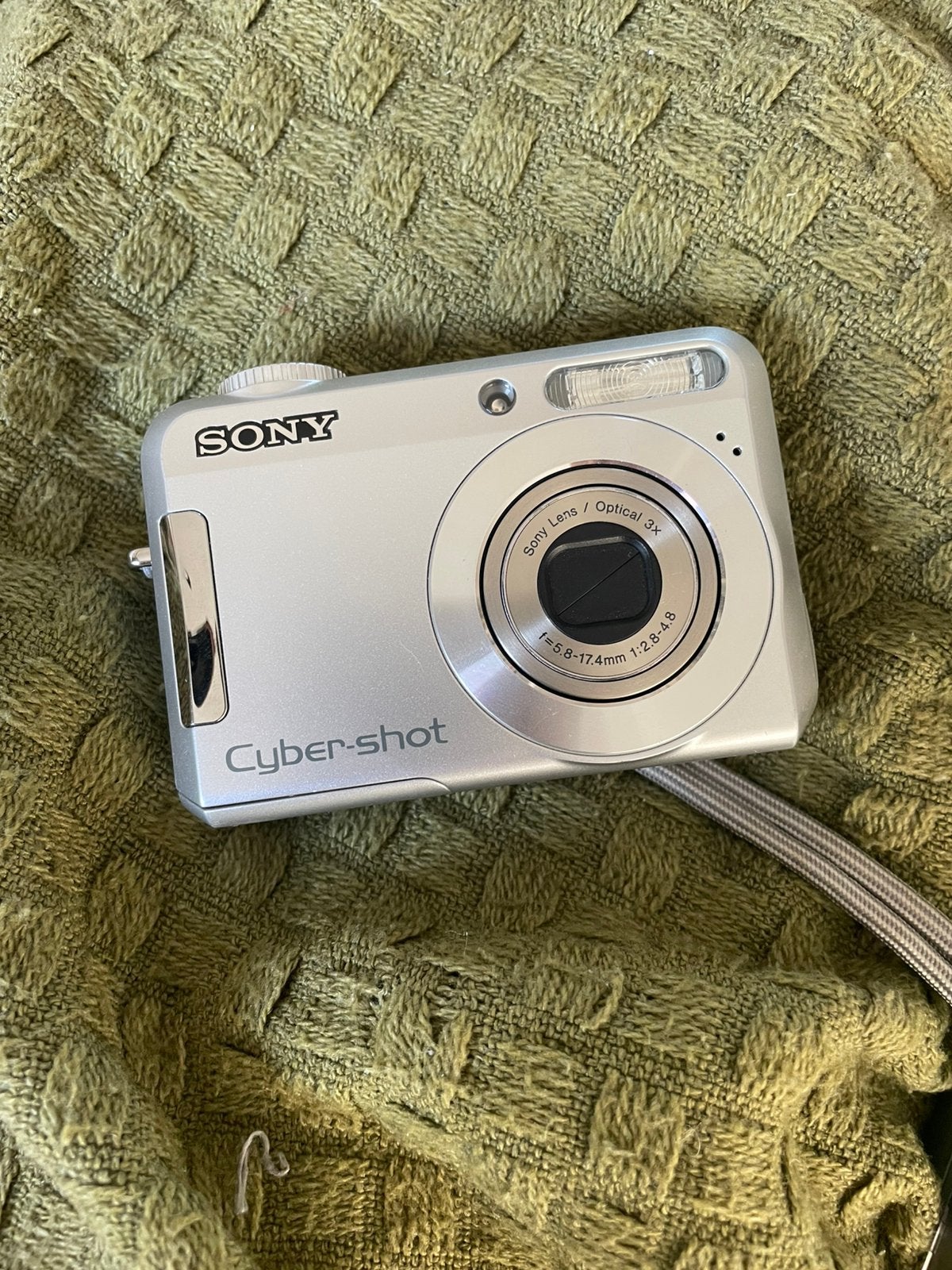 Sony Cybershot DSC-S650 + lader + SD kaart, Audio, Tv en Foto, Fotocamera's Digitaal, Ophalen of Verzenden, Zo goed als nieuw
