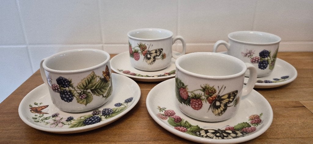 4 marjolein bastin libelle kop en schotels, Huis en Inrichting, Keramiek, Ophalen of Verzenden, Zo goed als nieuw, Overige stijlen