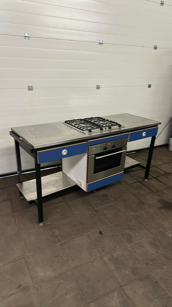 Buitenkeuken gas kooktoestel met elektrische oven, Ophalen, ...., Zo goed als nieuw, ...