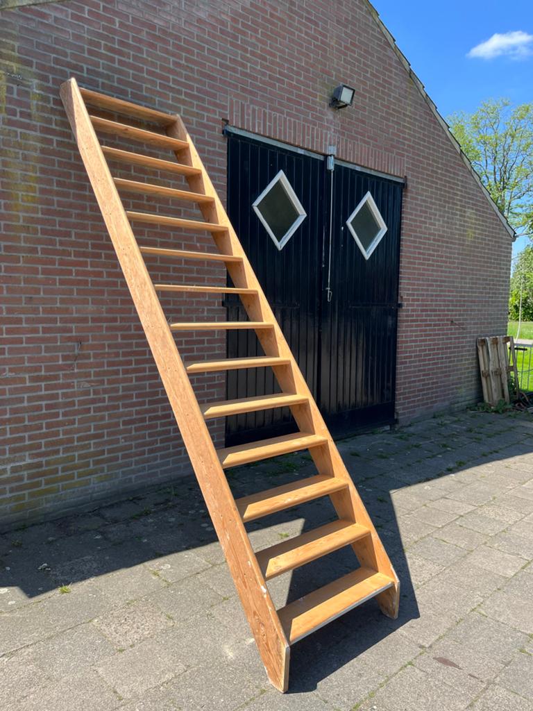 Houten trap 80x360 cm, 300 effectief, Doe-het-zelf en Verbouw, Ladders en Trappen, Ophalen, Gebruikt, Trap, 2 tot 4 meter