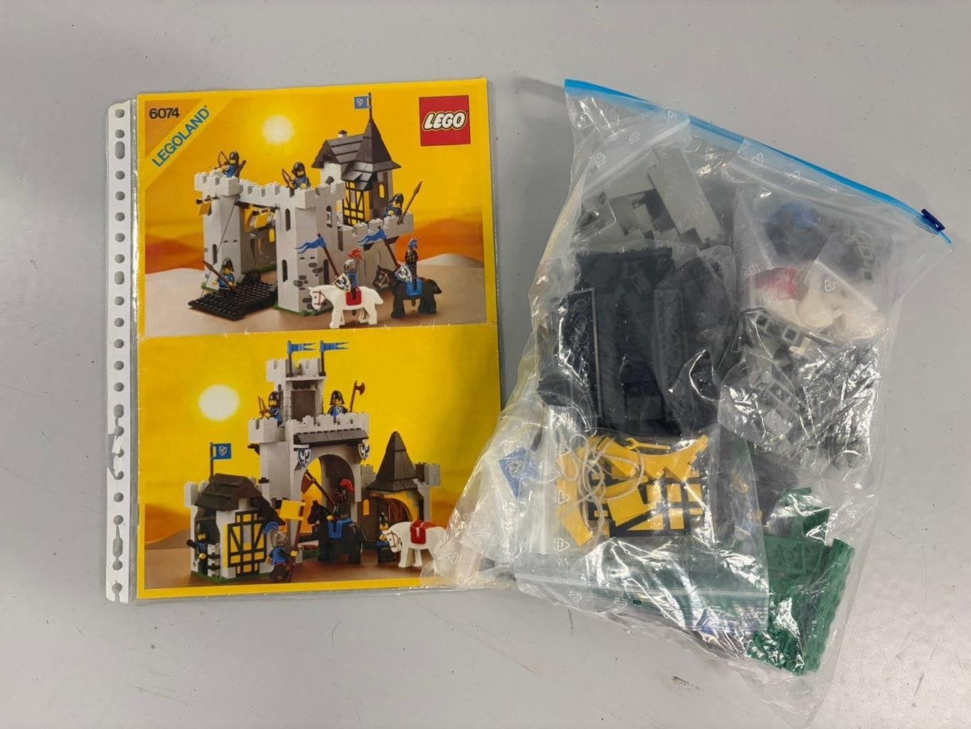 Lego 6074 Black Falcon's Fortress, Kinderen en Baby's, Speelgoed | Duplo en Lego, Ophalen of Verzenden, Zo goed als nieuw