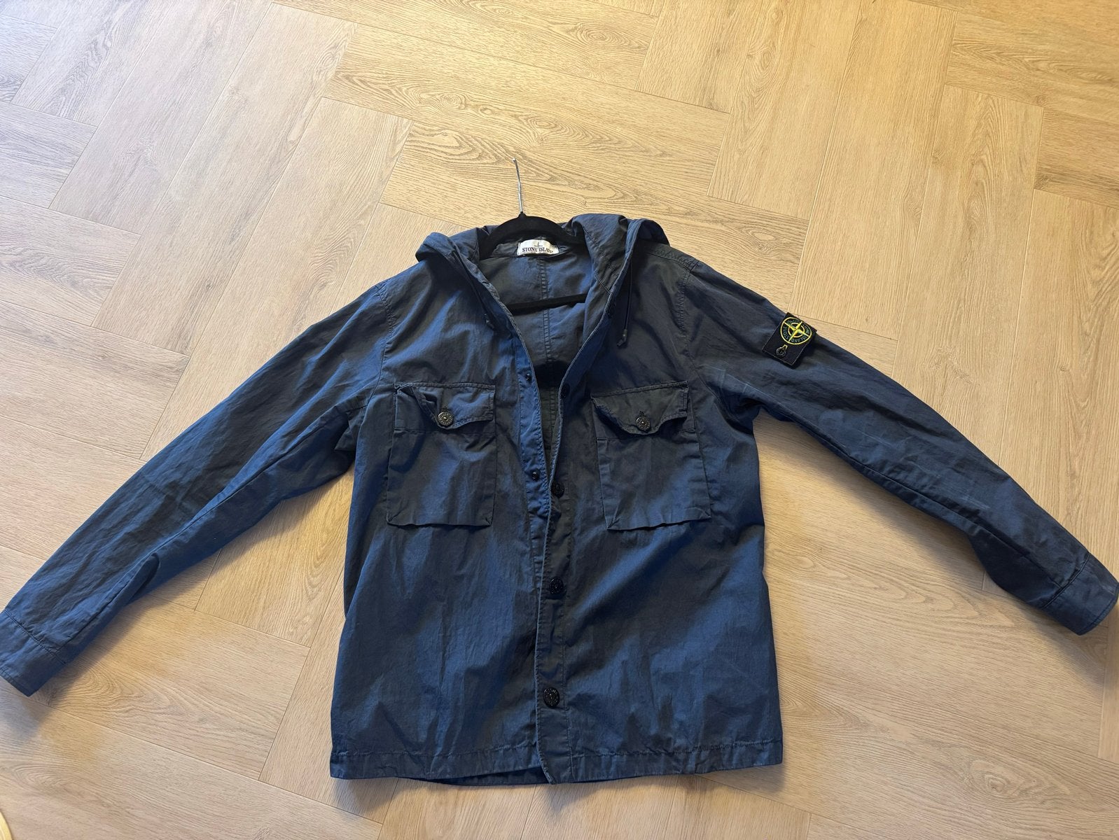 Stone Island jas met capuchon - Maat M, Ophalen of Verzenden, Zo goed als nieuw, Maat 48/50 (M), Blauw