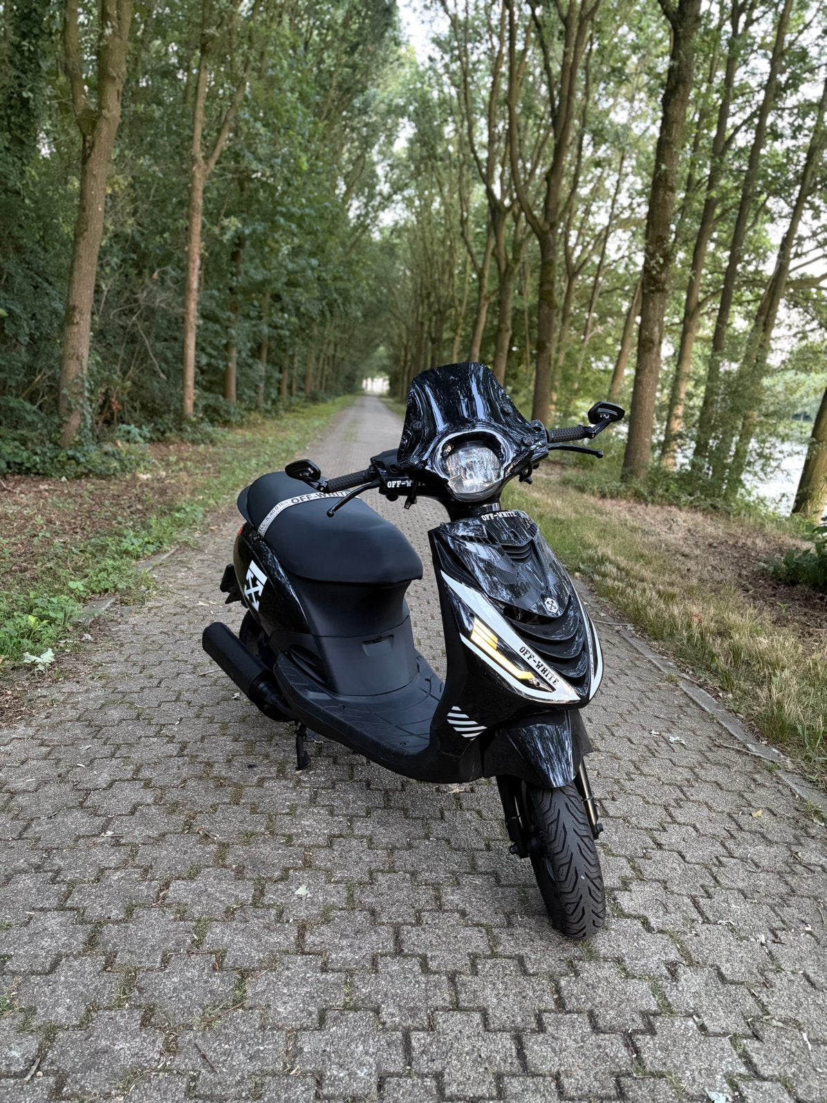 Piaggio zip brom 2017 off White, Ophalen, Maximaal 45 km/u, Zip, Zo goed als nieuw
