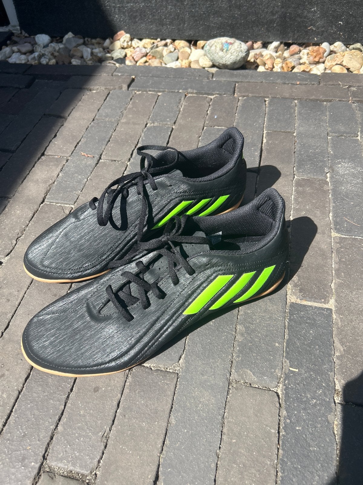 Adidas zaalvoetbalschoenen maat 45 - Zo goed als nieuw, Sport en Fitness, Maat XS of kleiner, Ophalen, Zo goed als nieuw, Schoenen