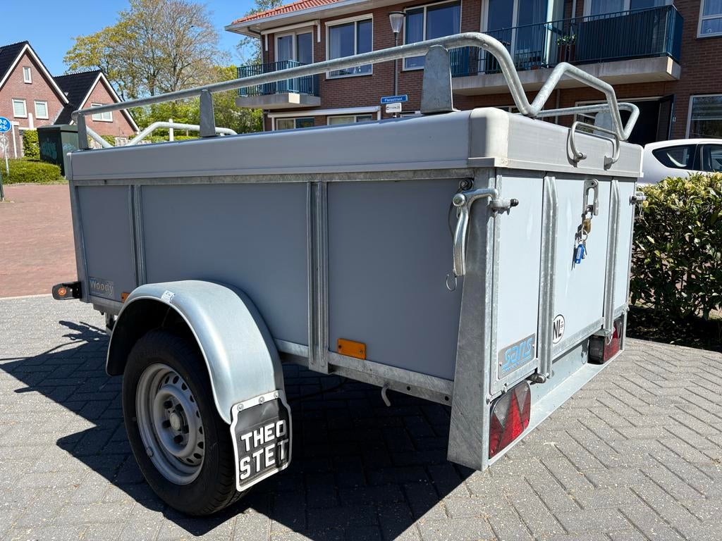 Compacte Woody aanhangwagen met imperiaal en reservewiel, Ophalen, Gebruikt