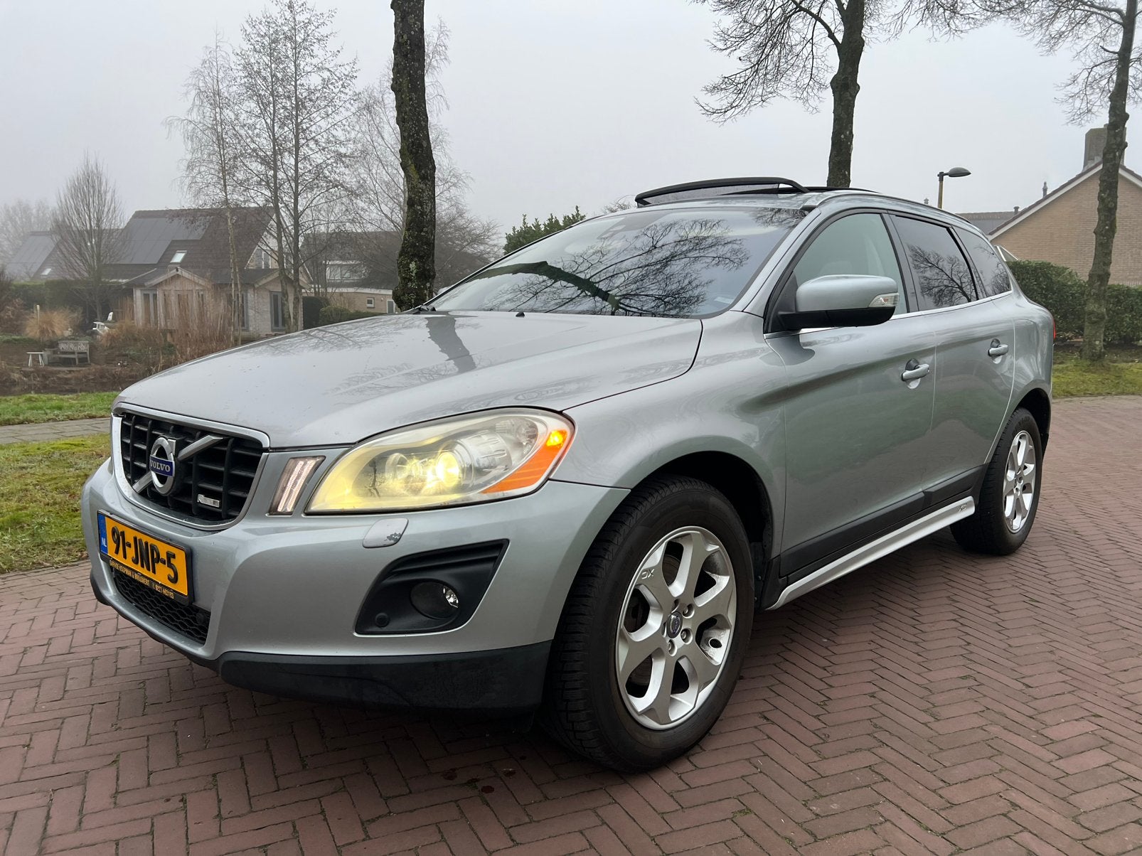 Volvo XC60 2.4D 175 PK AUT 2009 Grijs EXPORT, Zwart, Leder, Bedrijf, 175 pk
