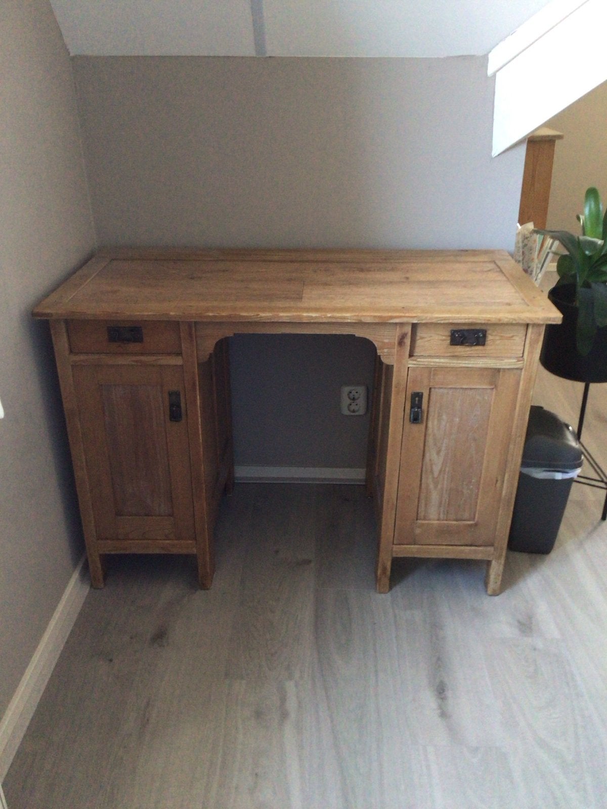 Massief houten bureau met opbergruimte, Ophalen, Overige typen, Gebruikt, Bruin