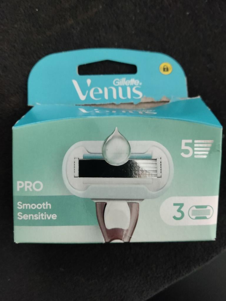 3 Scheermesjes. Halve prijs.Gillette Venus., Ophalen of Verzenden, Nieuw, Overige typen