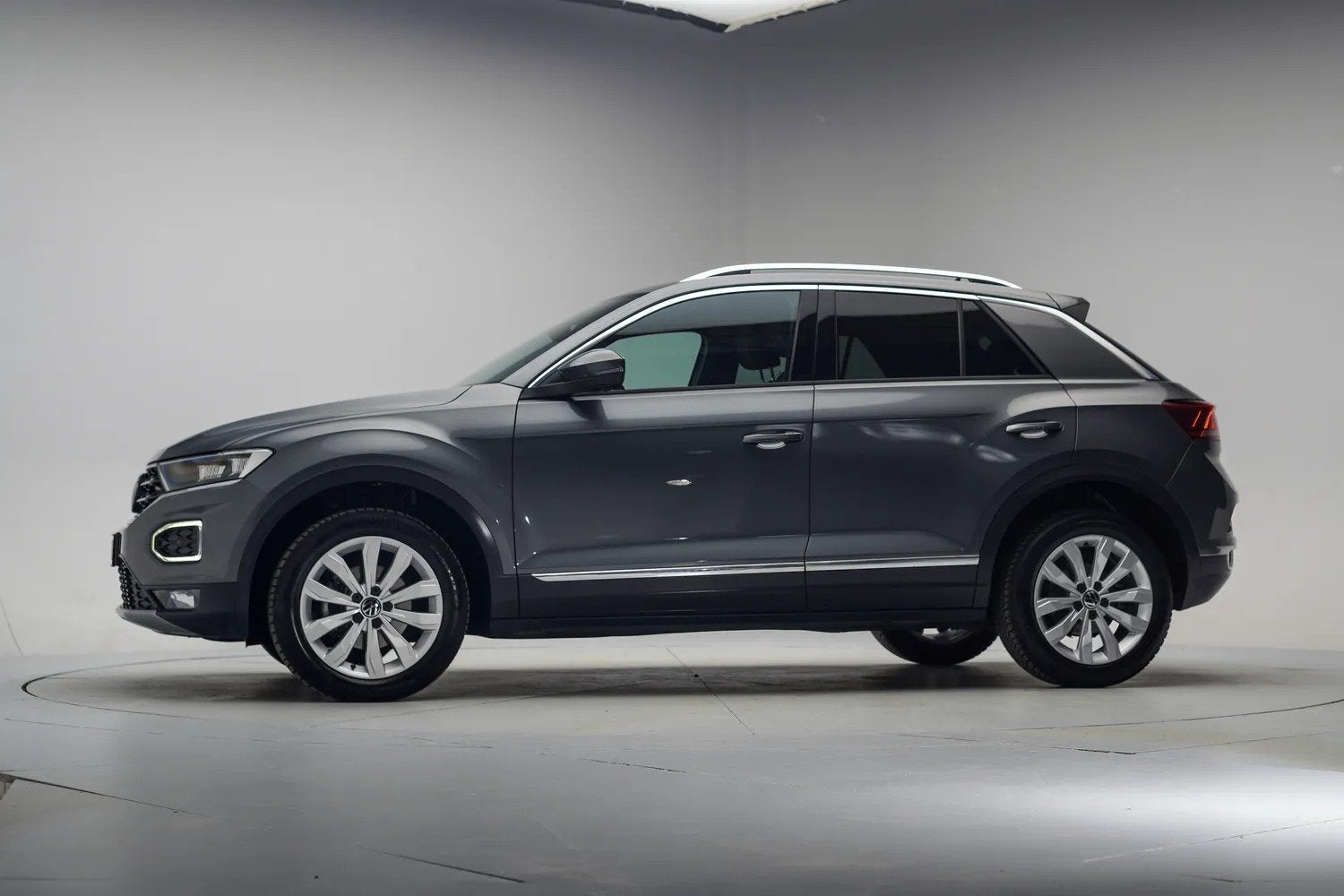 Volkswagen T-Roc 1.5 TSI 150pk Sport Executive Aut. [ Virtua, 1254 kg, 4 cilinders, 150 pk, Bedrijf