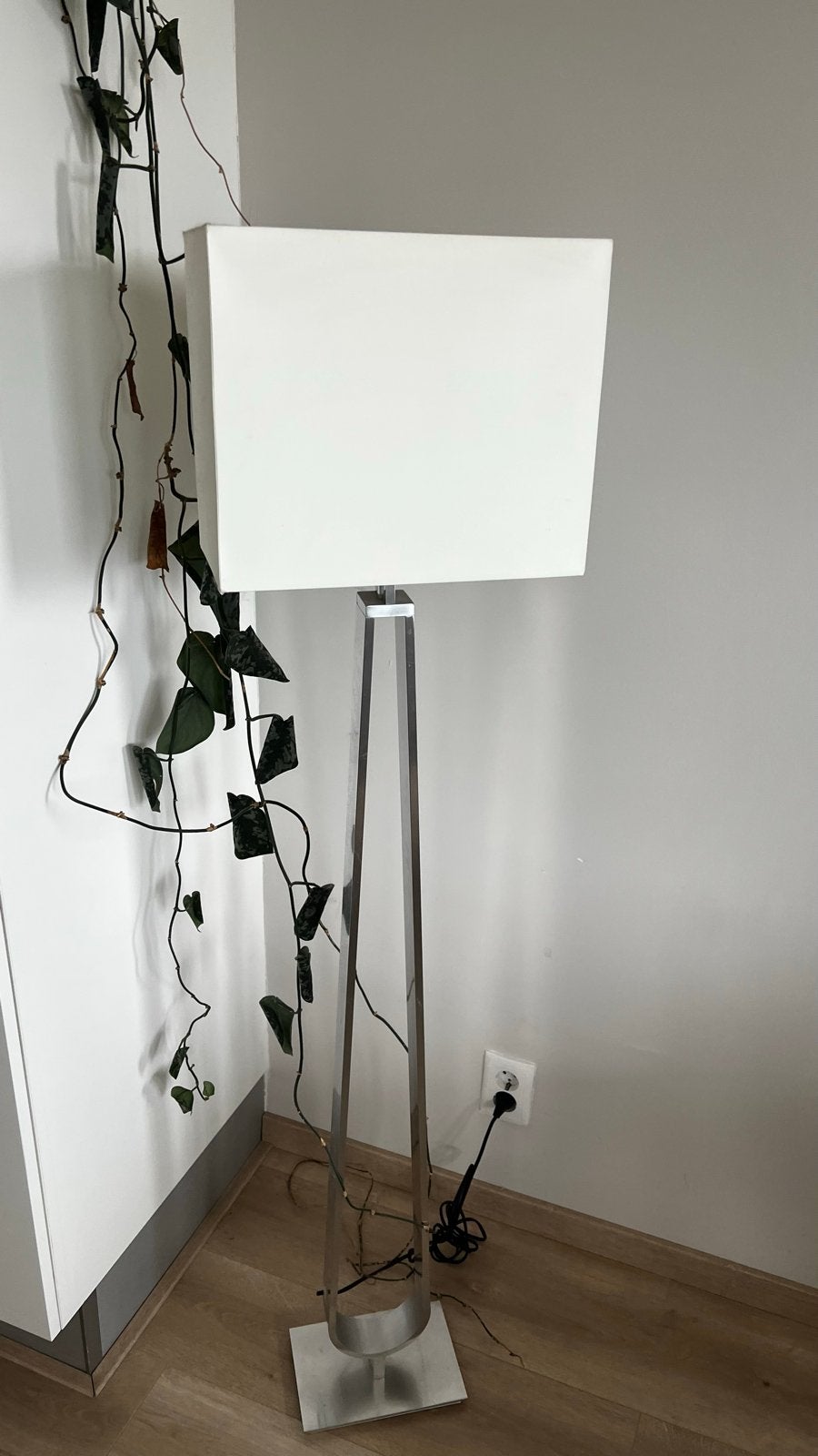 Twee moderne IKEA vloerlampen met witte kappen, Ophalen, Gebruikt, Metaal, 150 tot 200 cm