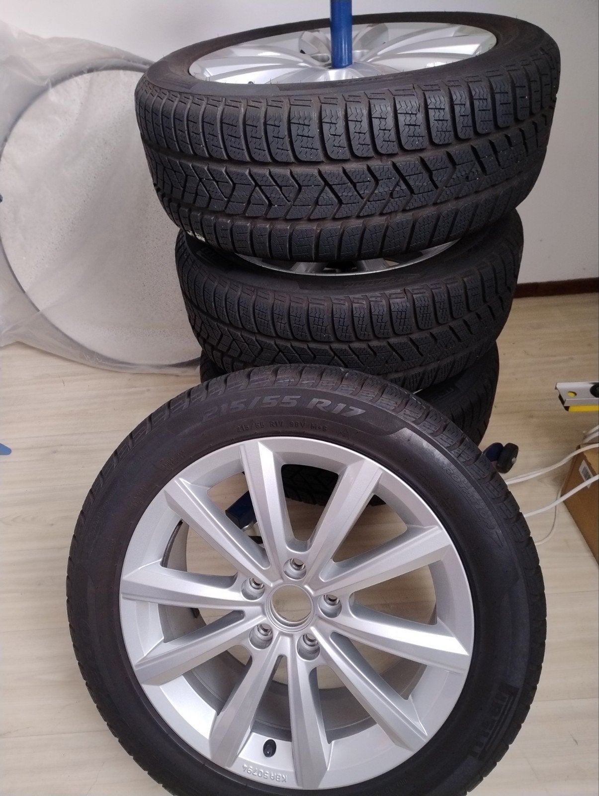 Winterbanden incl lichtmetalen velgen 215/55 R17 Pirelli XL, Auto-onderdelen, Ophalen, 215 mm, 17 inch, Winterbanden