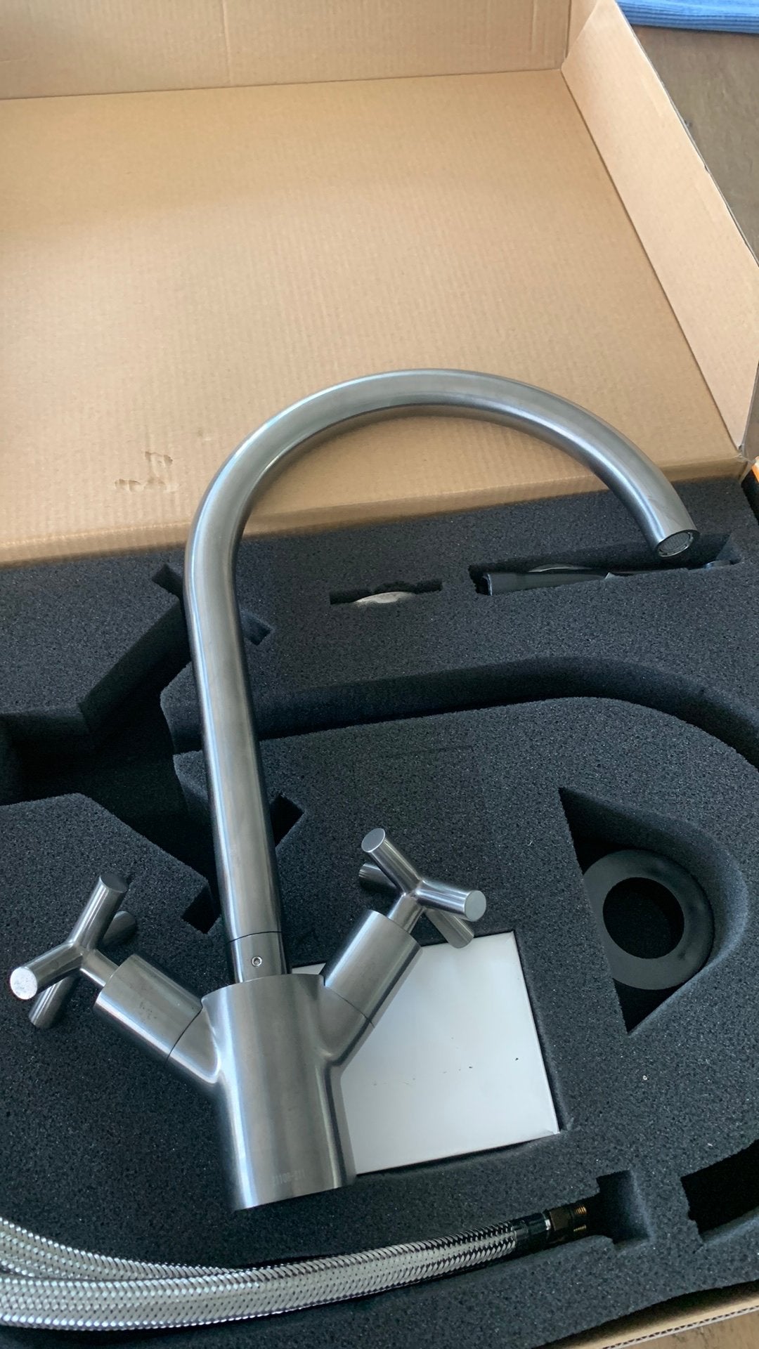 Keuken kraan nieuw in doos geborsteld zwart mental gun, Ophalen of Verzenden, Nieuw