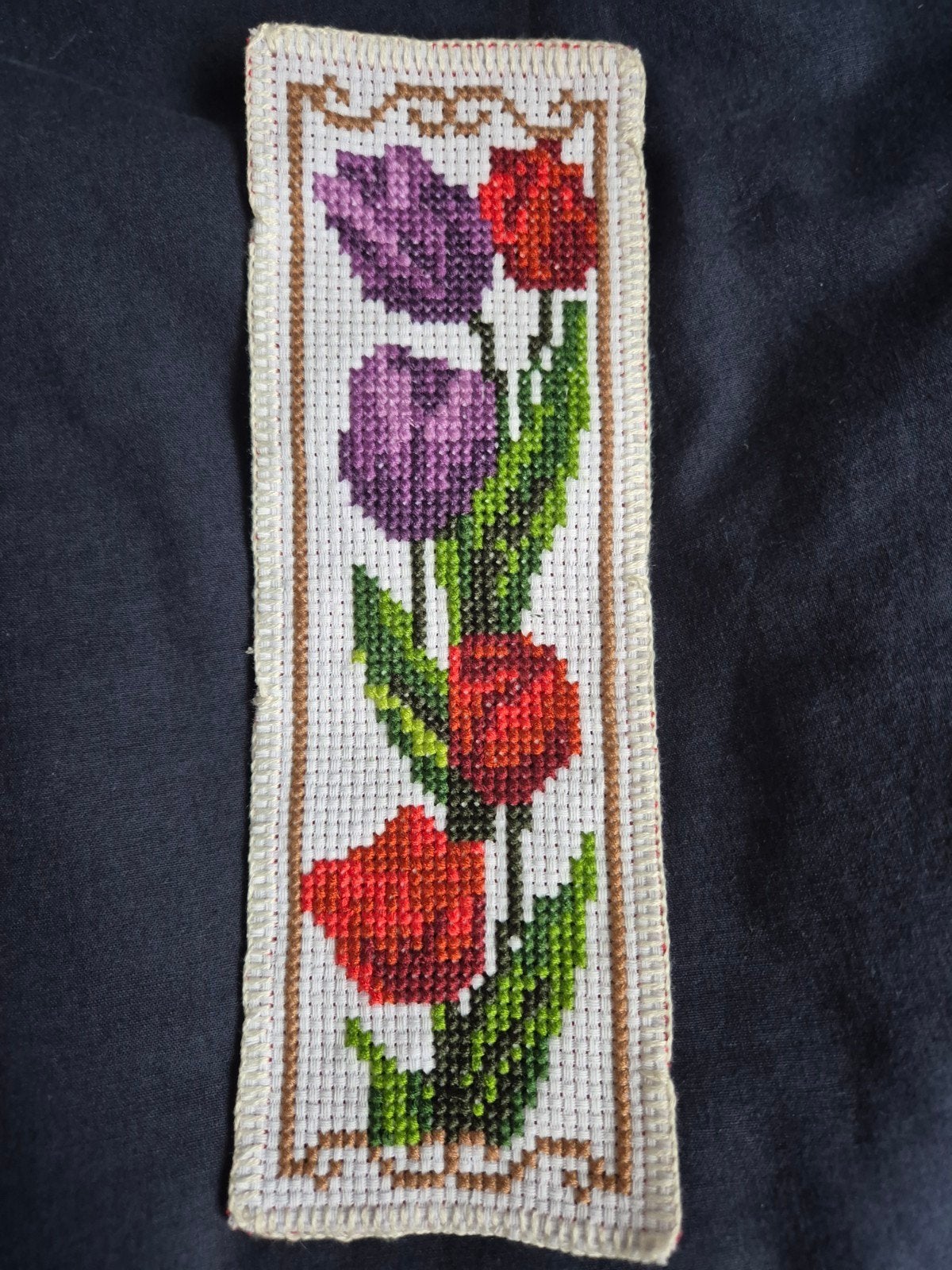 Handgemaakte Boekenlegger met Geborduurde Tulpen, Ophalen of Verzenden, Nieuw