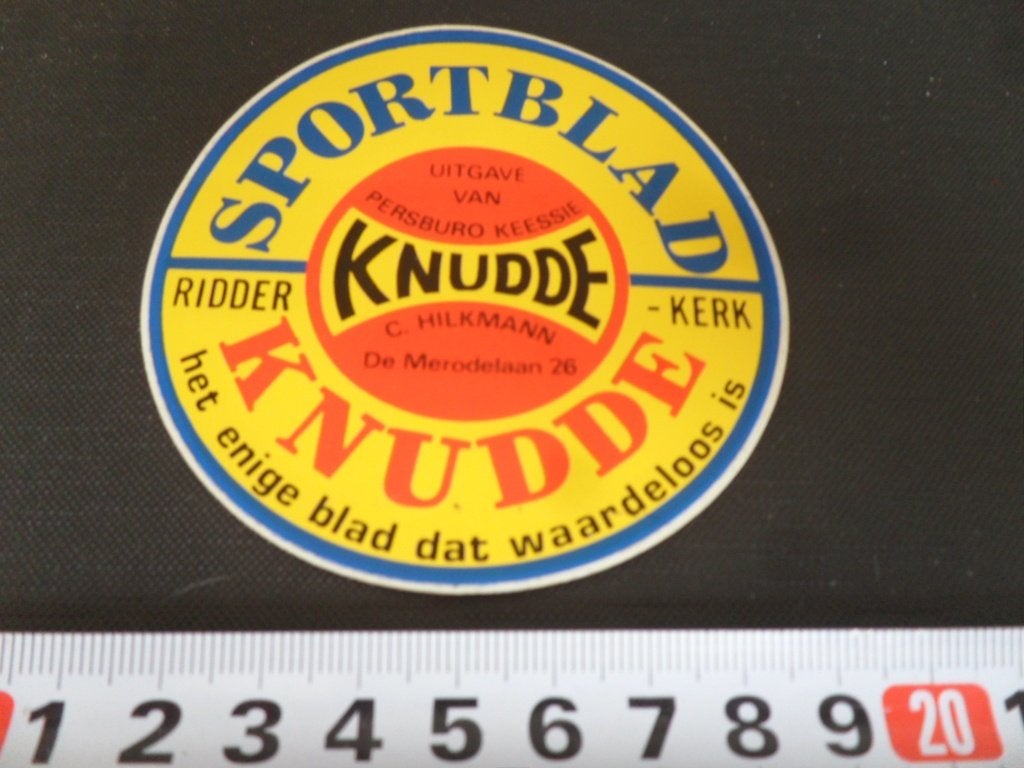 sticker Ridderkerk Sportblad KNUDDE het enige blad dat waar, Ophalen of Verzenden, Zo goed als nieuw