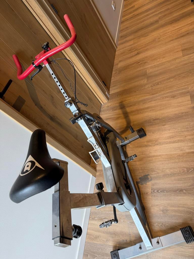 Dunlop Spinningfiets - Ideaal voor thuistraining, Sport en Fitness, Fitnessapparatuur, Gebruikt, Spinningfiets, Benen, Metaal