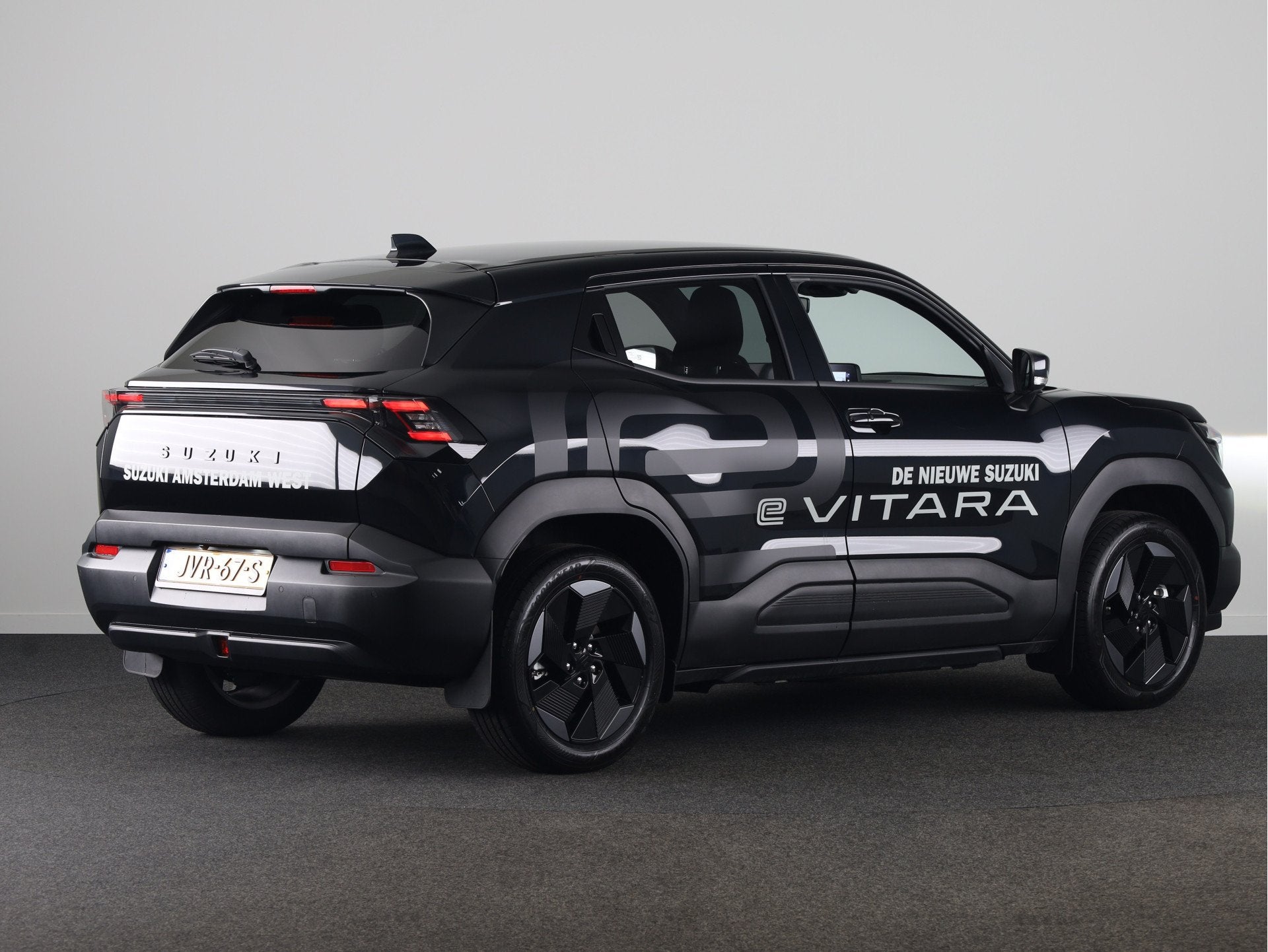 Suzuki e Vitara Select 61 kWh *DEMO* (bj 2026, automaat), 12 maanden, Stof, 44 min, Zwart