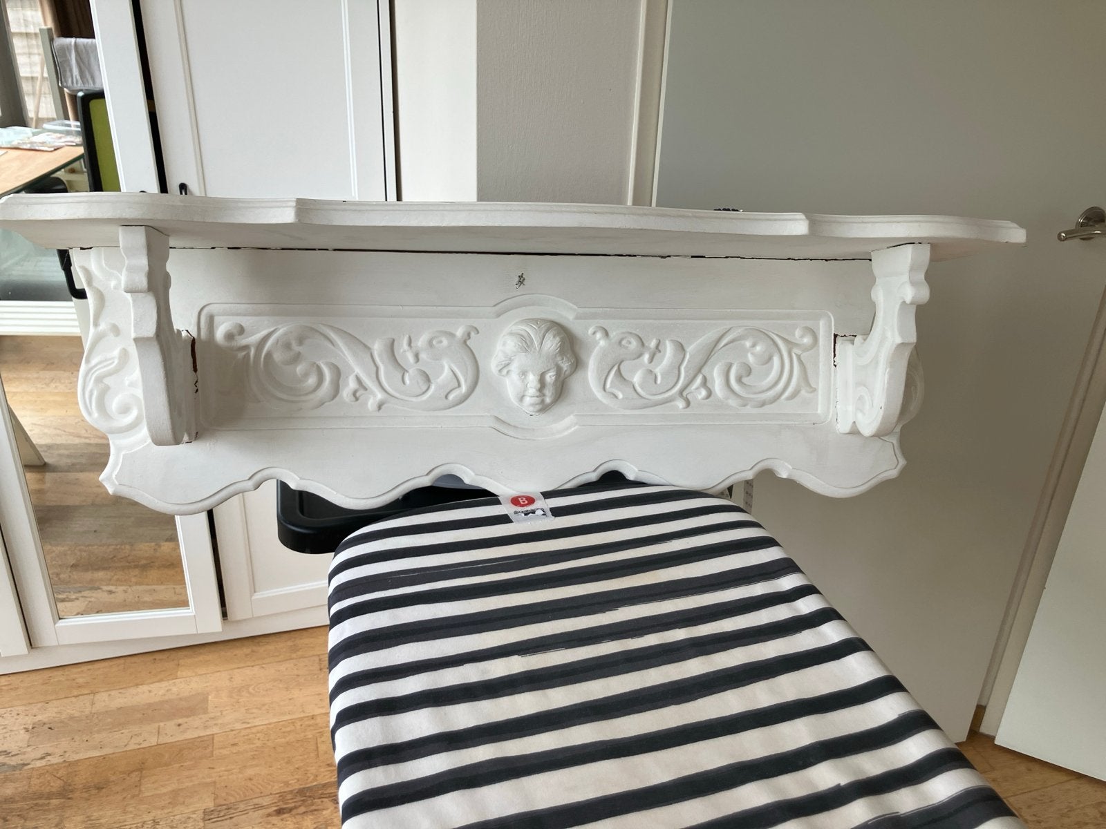Decoratieve wandplank met houtsnijwerk, Antiek en Kunst, Ophalen