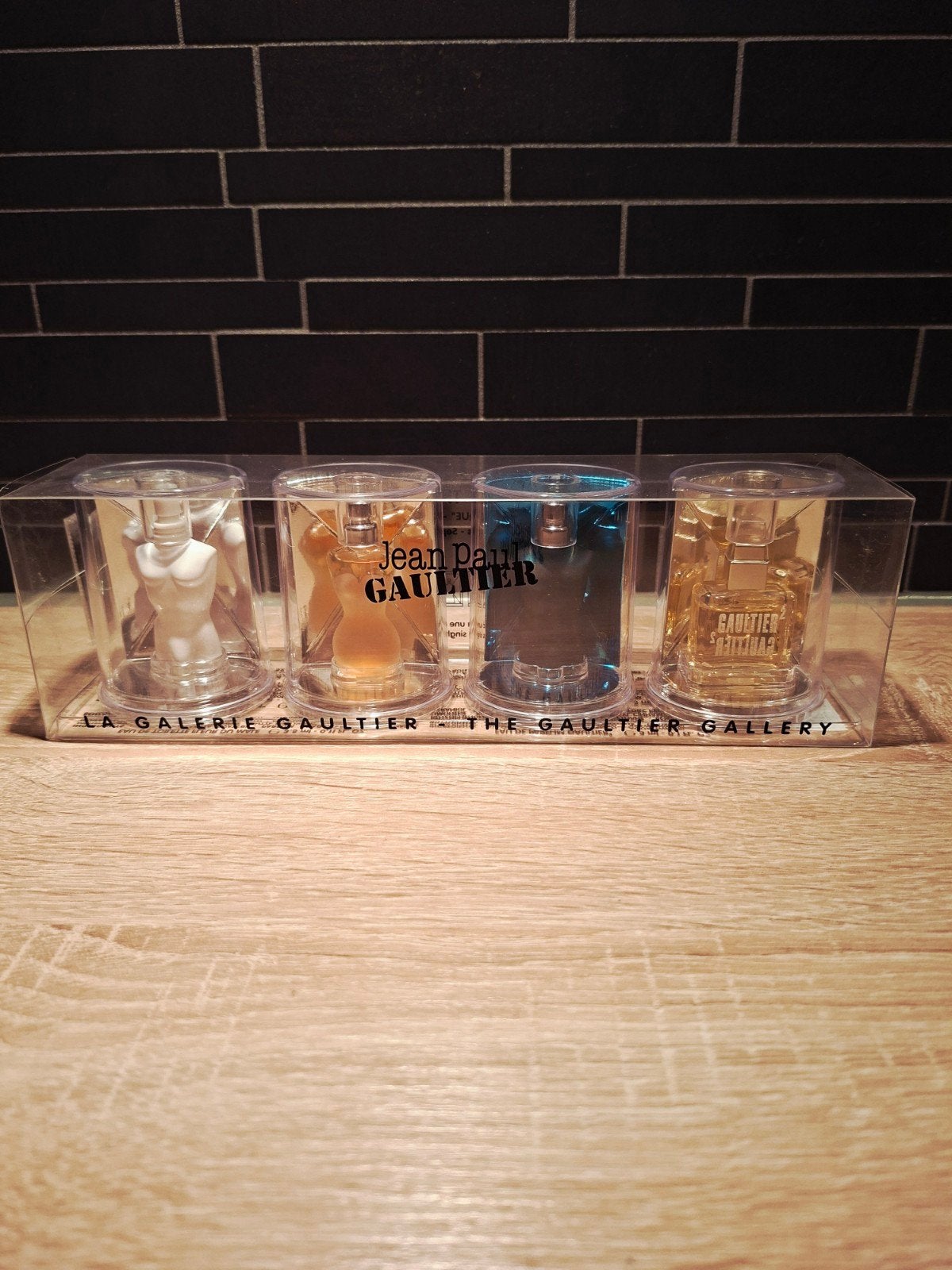 Jean Paul Gaultier miniatuurset 'La Galerie Gaultier', Ophalen of Verzenden, Nieuw, Miniatuur, Gevuld