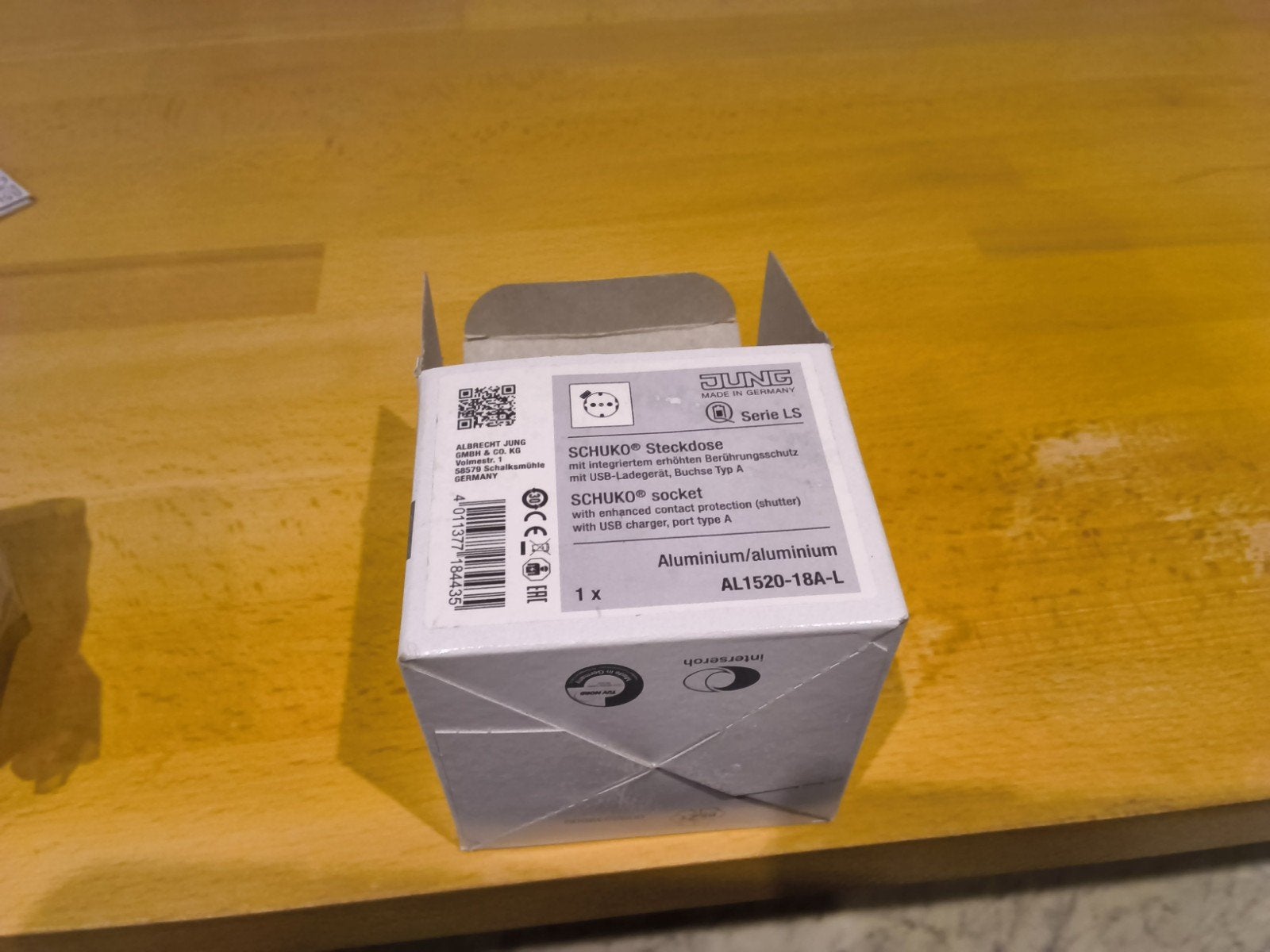 2 stuks jung wcd met usb type AL1520-18A-L nieuw, Ophalen, Nieuw, Stopcontact