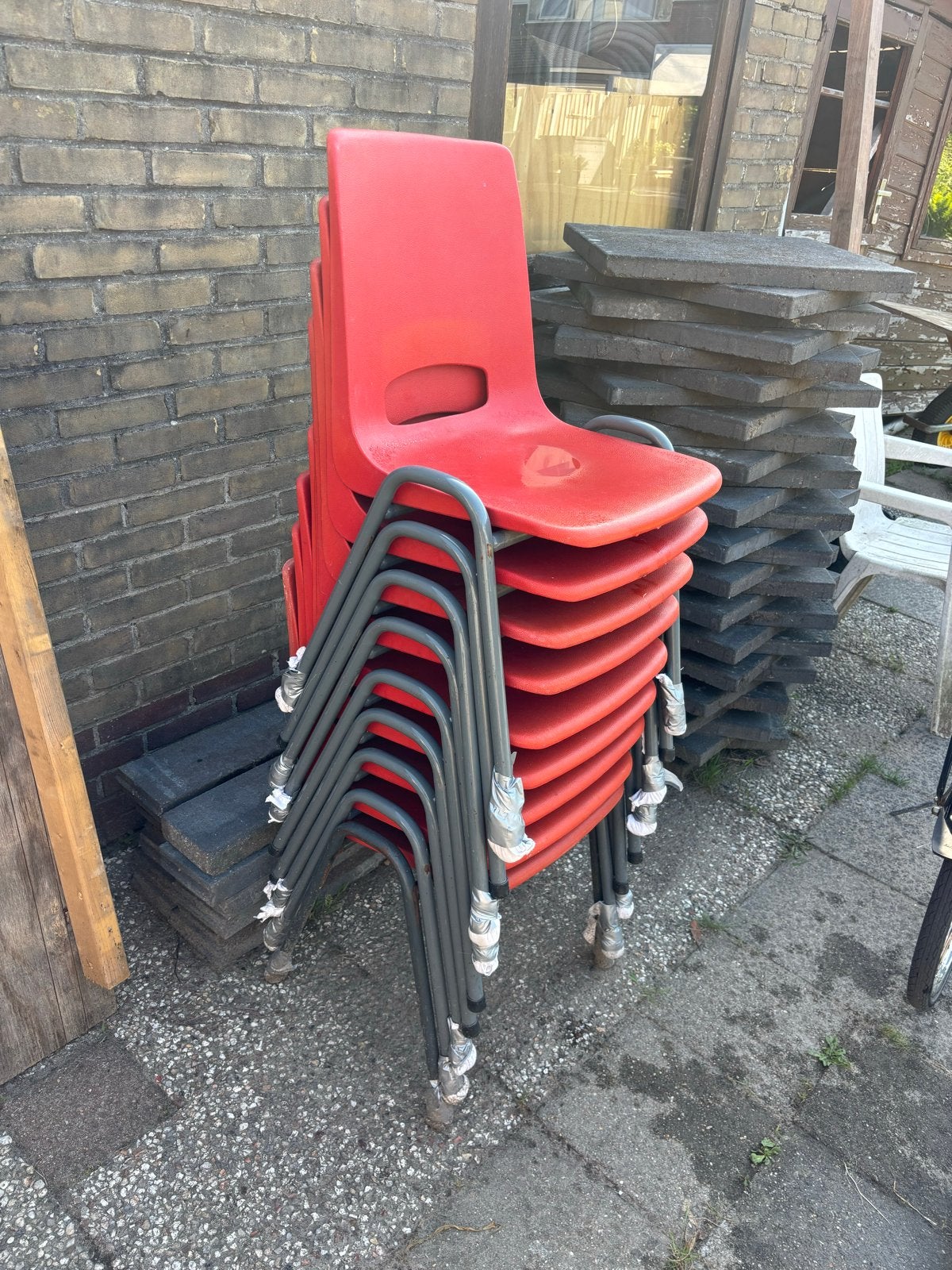 9 rode stapelbare stoelen - ideaal voor evenementen/tuin, Ophalen, Kunststof, Gebruikt, Vijf, Zes of meer stoelen