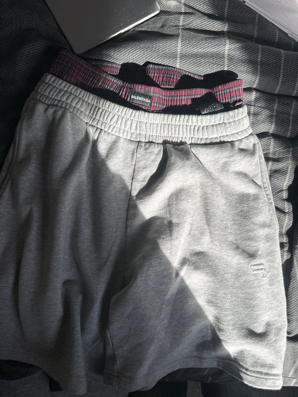 Balenciaga shorts, Verzenden, Zo goed als nieuw, Grijs
