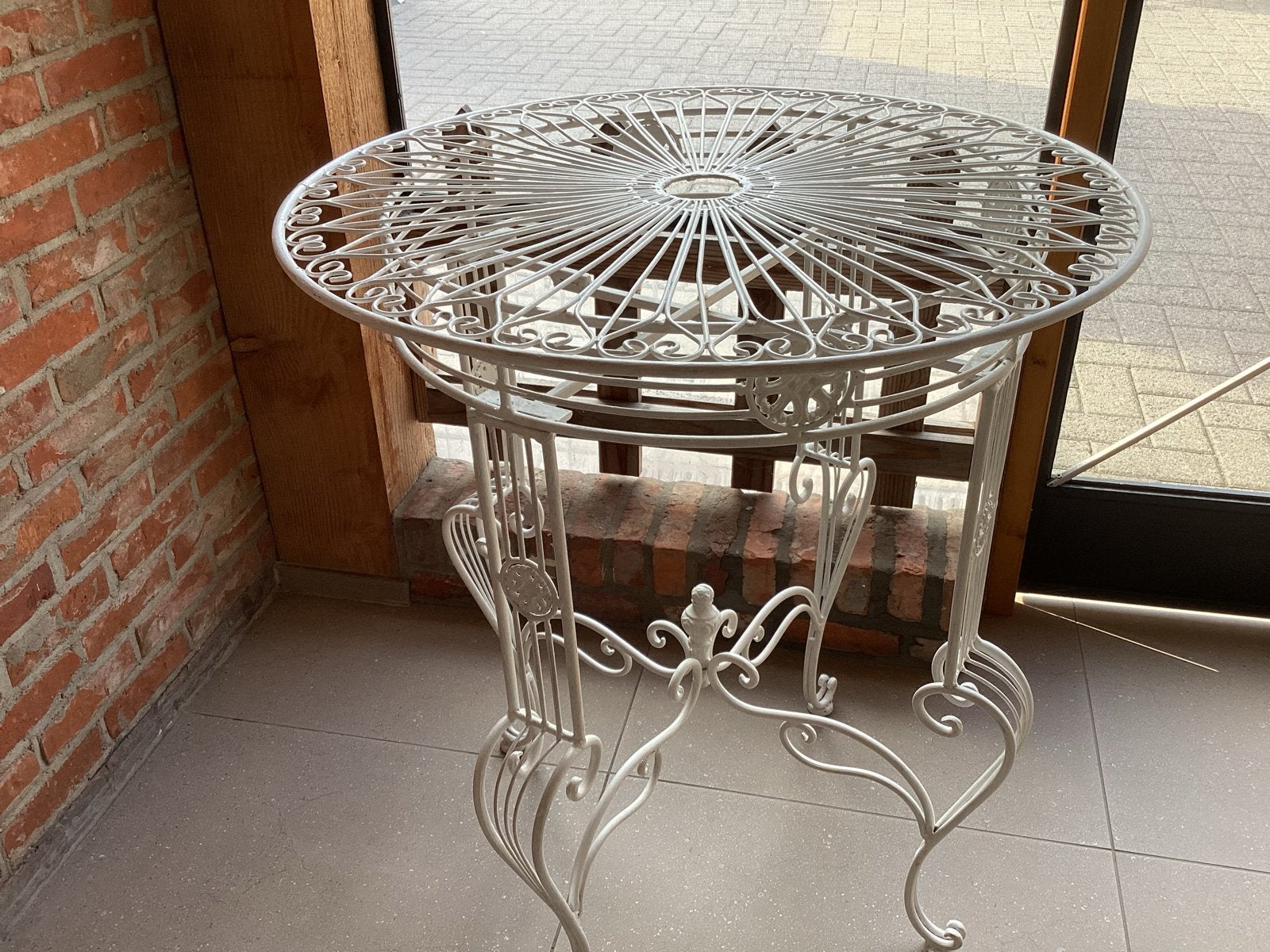 Decoratieve Sierlijke  tuin- terras- balkon Tafel /gietijzer, Antiek en Kunst, Ophalen