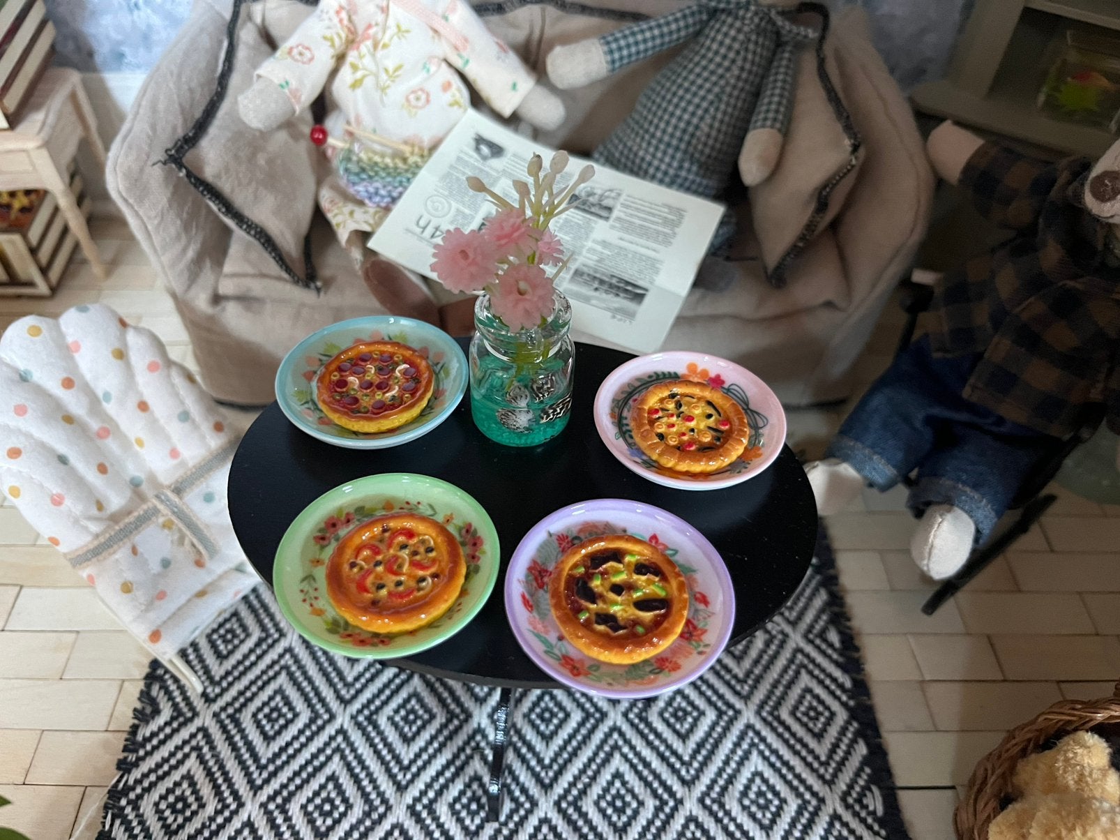 4 pizza’s poppen/ maileg huis incl verzenden, Ophalen, Zo goed als nieuw, Poppenhuis