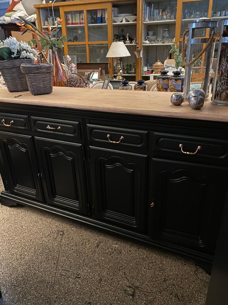Zeer mooi industrie stuke mat zwart dressoir, Huis en Inrichting, Kasten | Dressoirs, Ophalen of Verzenden, Zo goed als nieuw