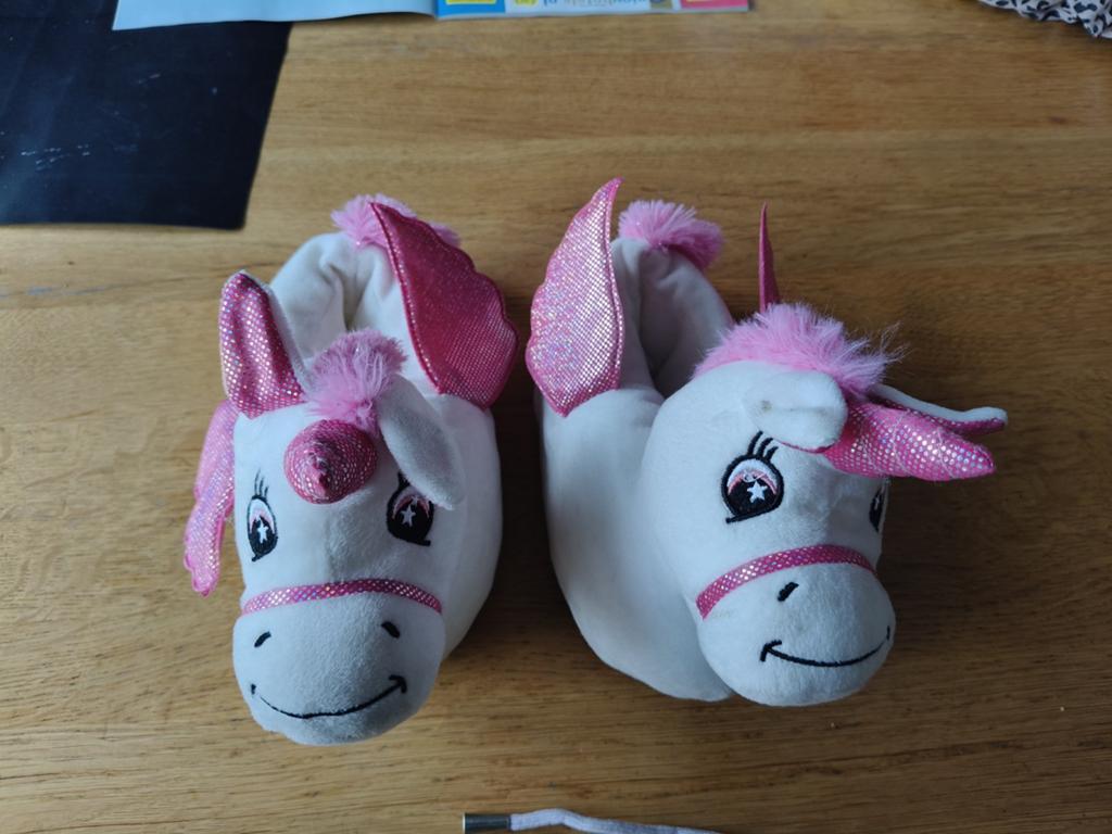 eenhoorn pantoffels voor meisjes maat 28/29, Meisje, Overige typen, Ophalen of Verzenden, Zo goed als nieuw