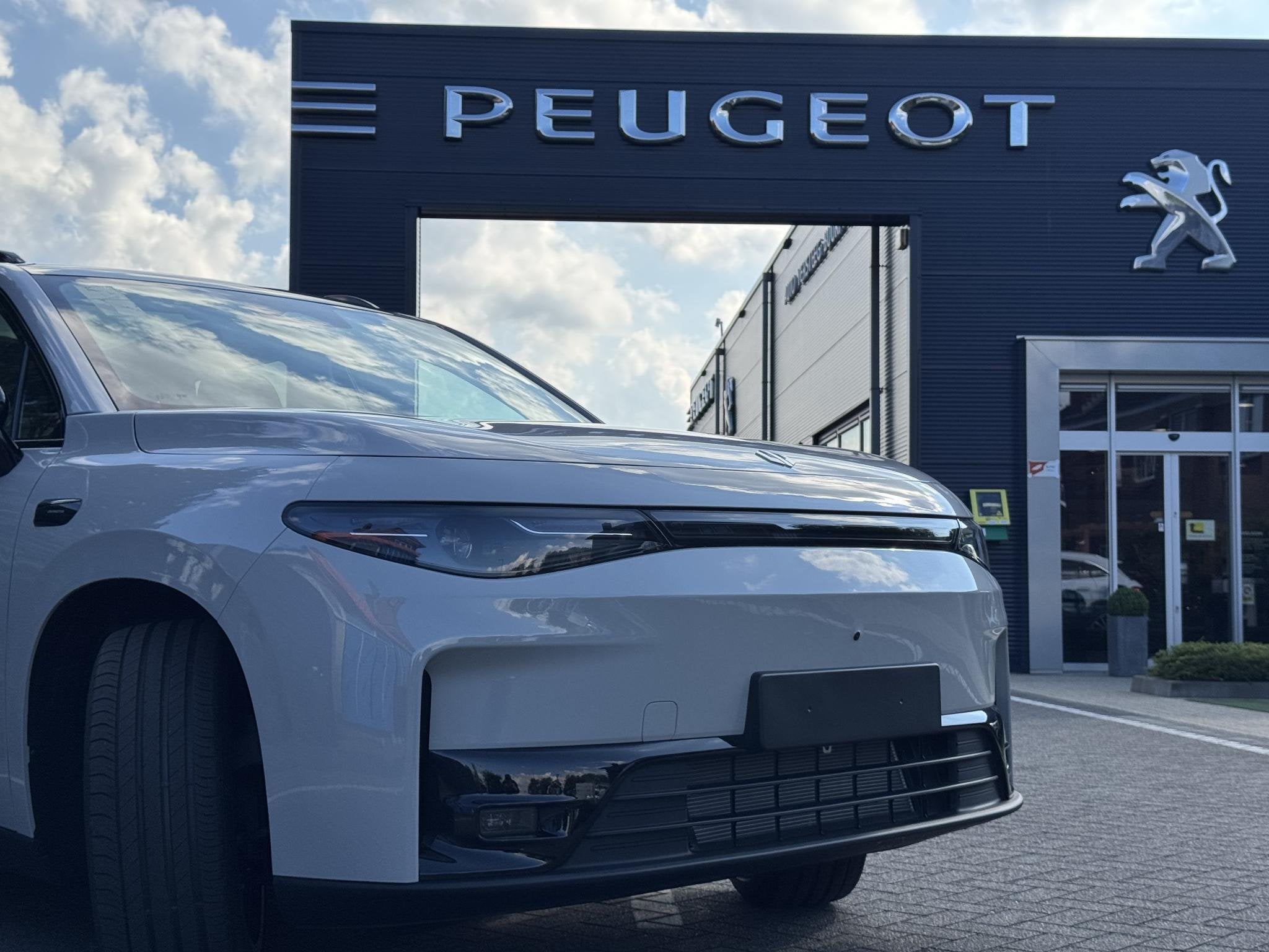 Leapmotor C10 Design REEV 28.4 kWh 218PK Automaat Navigatie,, Automaat, 12 maanden, 4 cilinders, 974 km