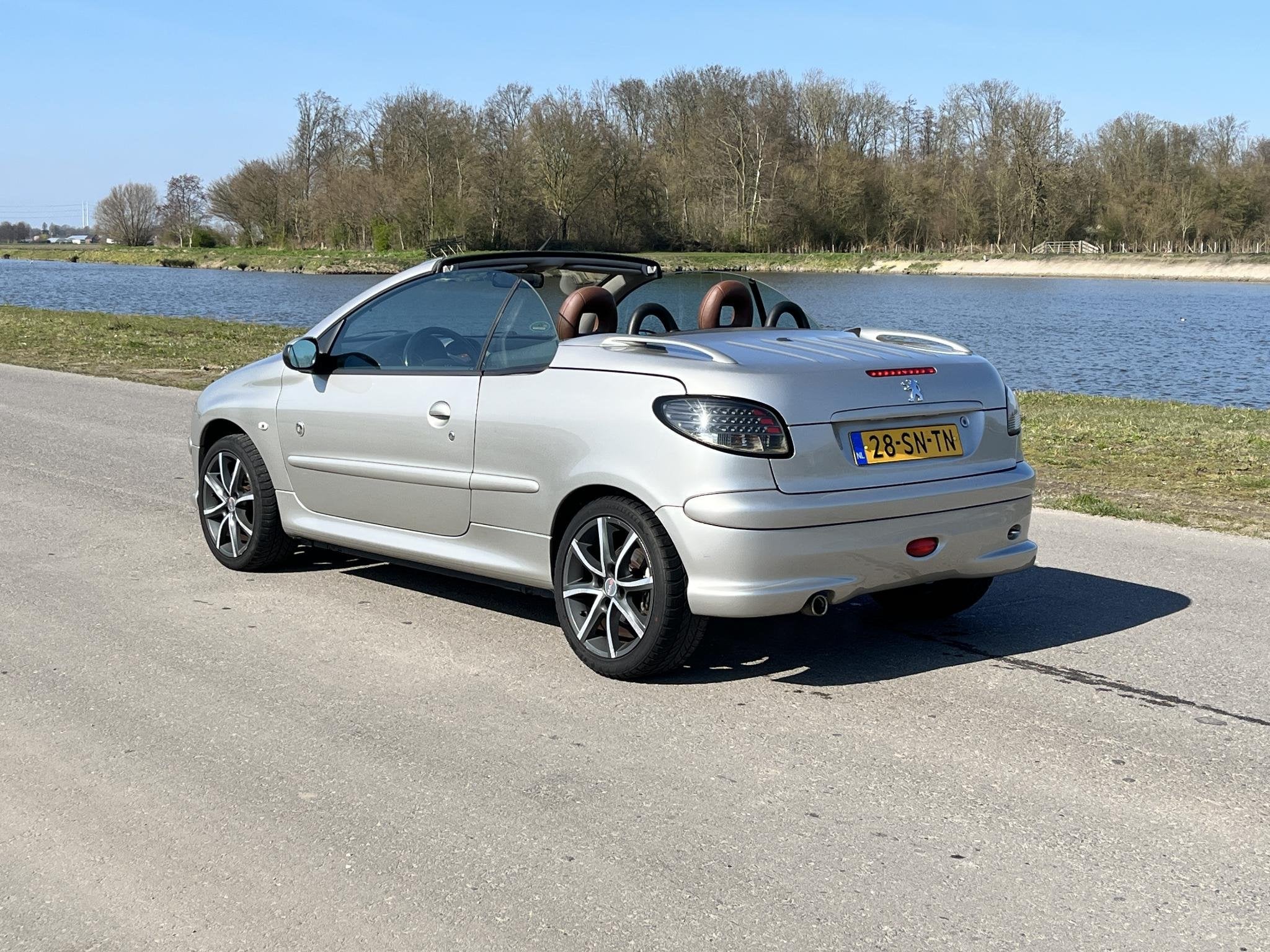 Peugeot 206 CC 1.6-16V Roland Garros Clima, radio, Auto's, Voorwielaandrijving, Gebruikt, 4 cilinders, Cabriolet